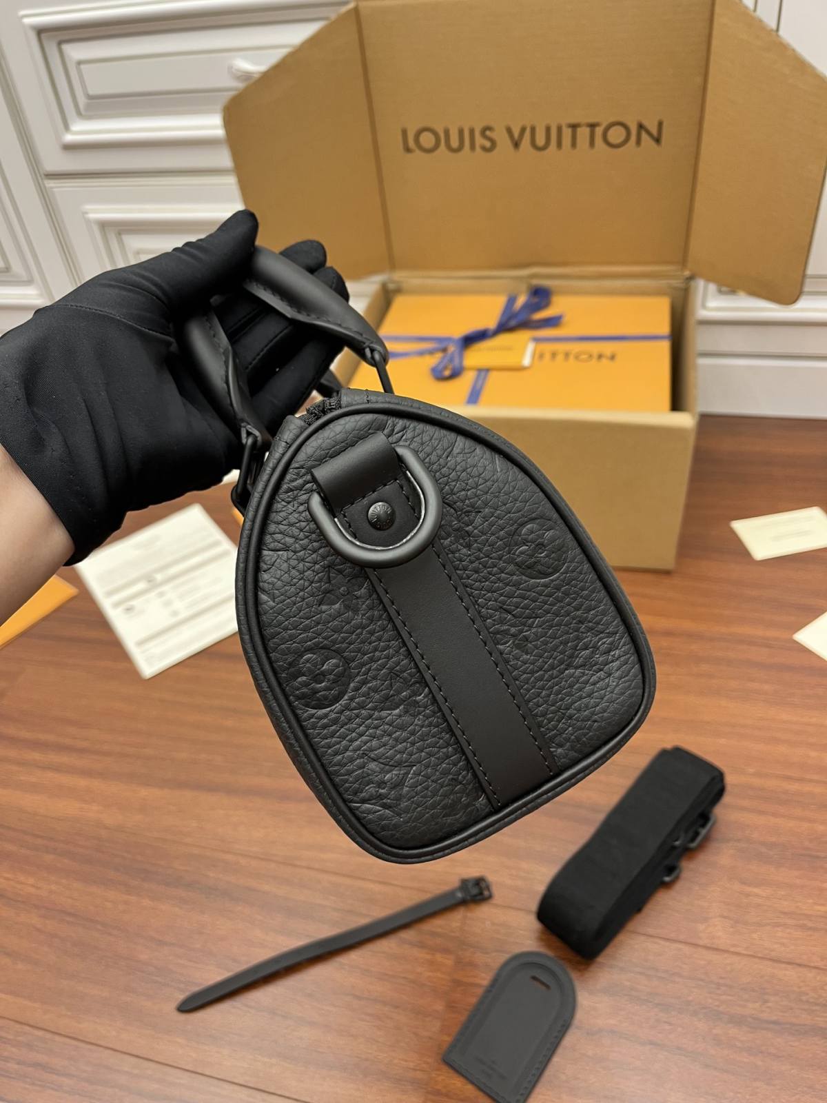 Ellebag’s Expert Replication: Louis Vuitton M20900 All Leather Keepall Mini Taurillon Monogram-Botiga en línia de bosses falses de Louis Vuitton de millor qualitat, rèplica de bosses de disseny ru