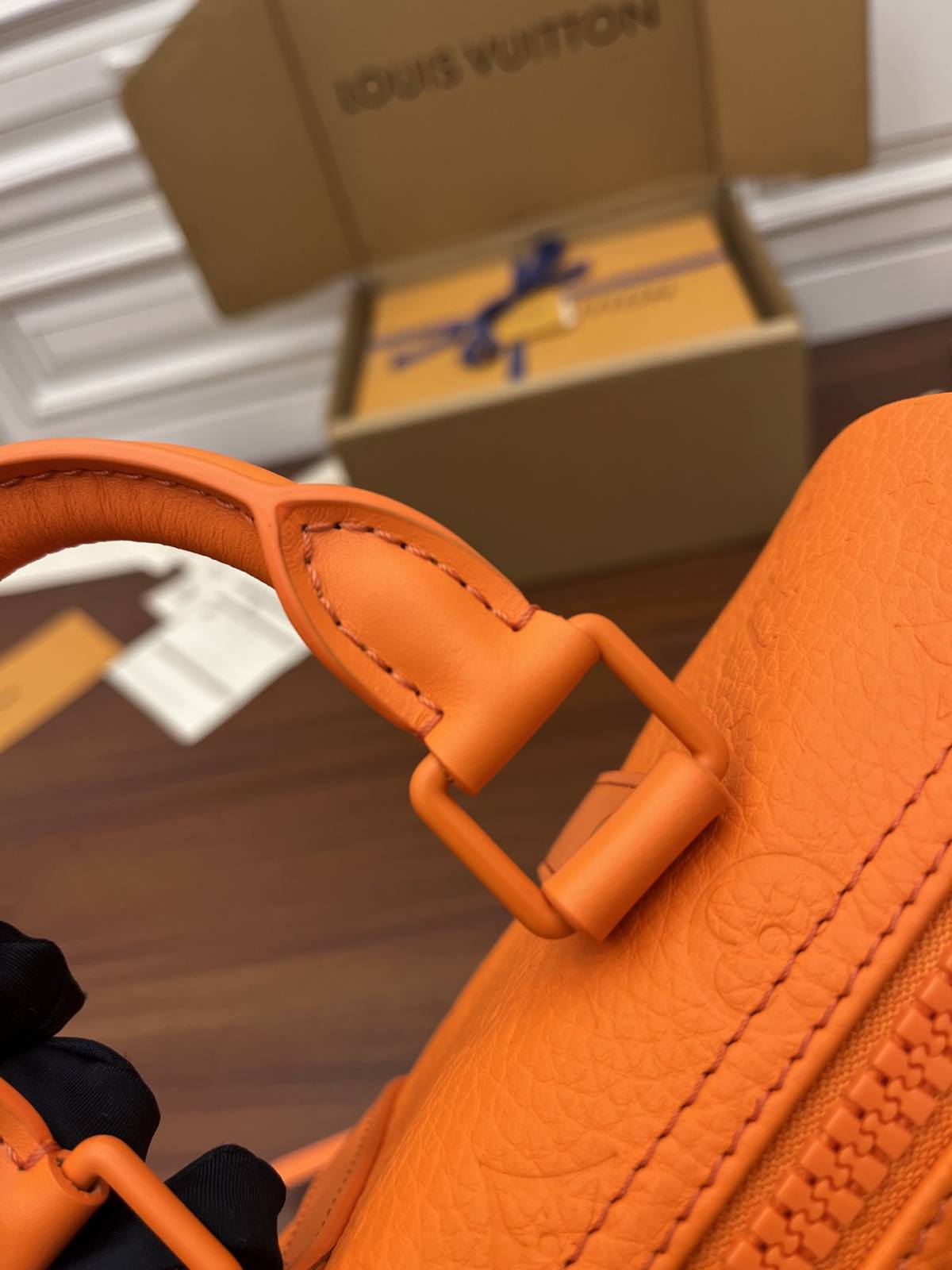 Ellebag’s Expert Replication: Louis Vuitton KEEPALL BANDOULIÈRE 25 Handbag (M20930) Orange-Best Quality Replica designer Bag factory in China