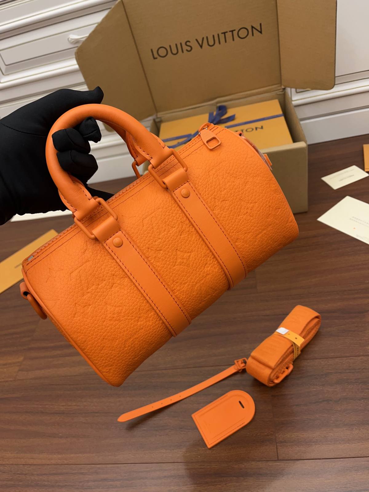 Ellebag’s Expert Replication: Louis Vuitton KEEPALL BANDOULIÈRE 25 Handbag (M20930) Orange-Best Quality Replica designer Bag factory in China