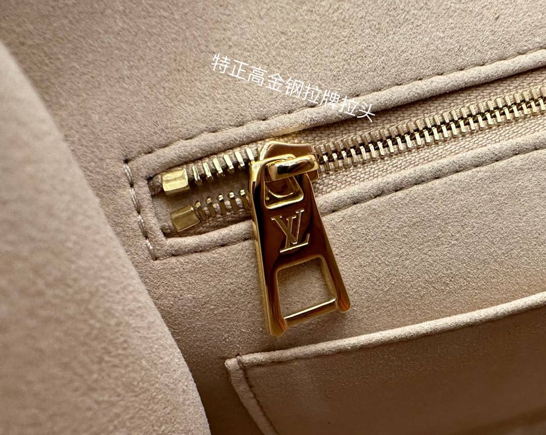 Ellebag’s Expert Replication: Louis Vuitton ONTHEGO Medium Handbag (M21575)-Bescht Qualitéit Fake Louis Vuitton Bag Online Store, Replica Designer Bag ru