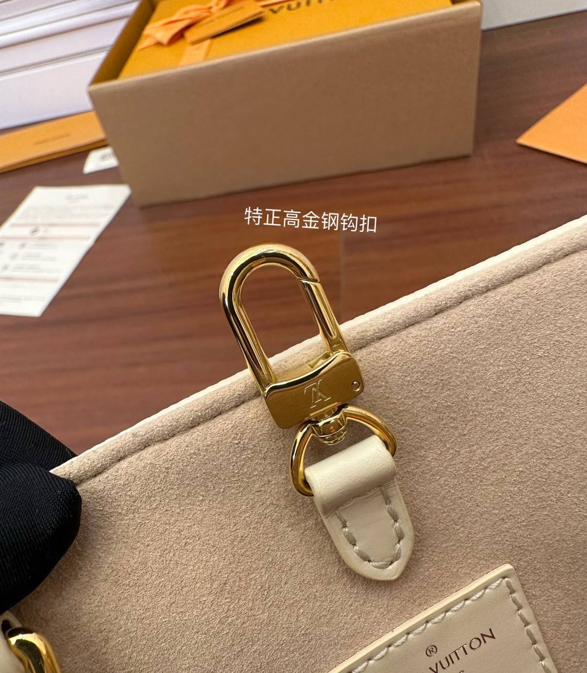 Ellebag’s Expert Replication: Louis Vuitton ONTHEGO Medium Handbag (M21575)-Bescht Qualitéit Fake Louis Vuitton Bag Online Store, Replica Designer Bag ru