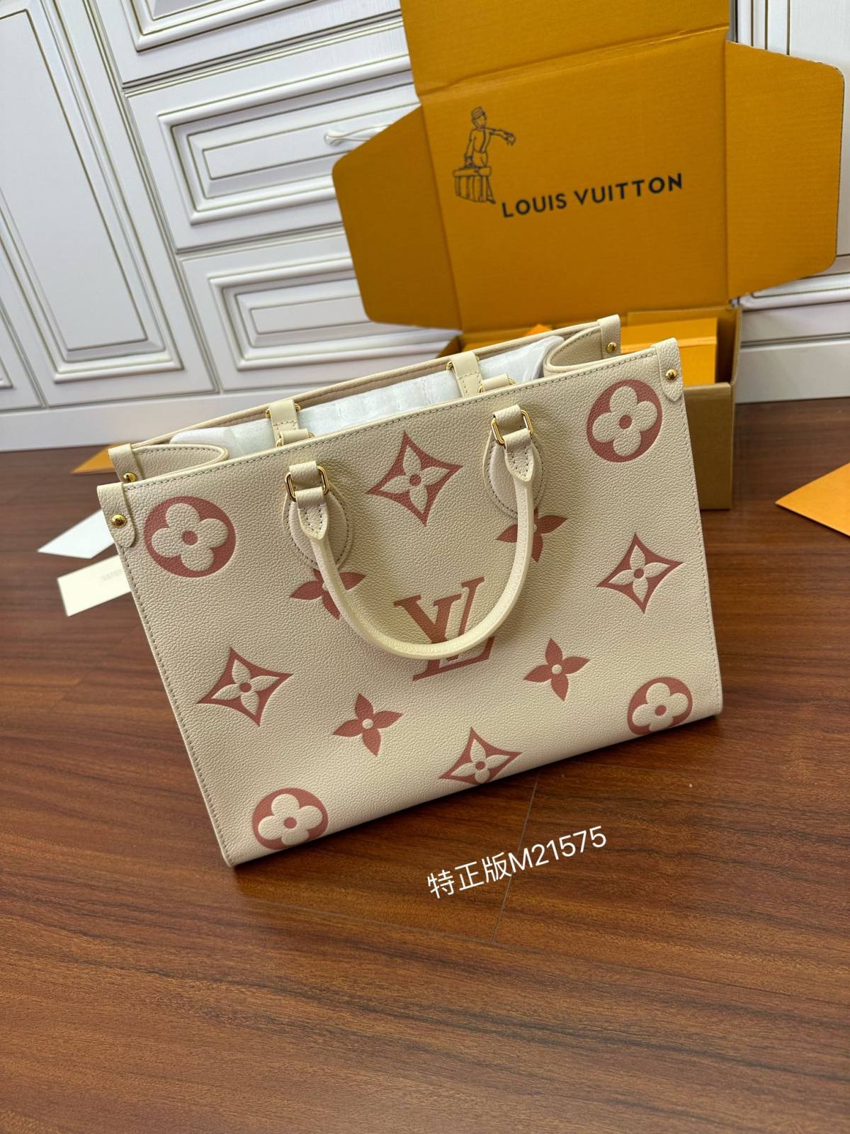 Ellebag’s Expert Replication: Louis Vuitton ONTHEGO Medium Handbag (M21575)-최고의 품질 가짜 루이비통 가방 온라인 스토어, 복제 디자이너 가방 ru