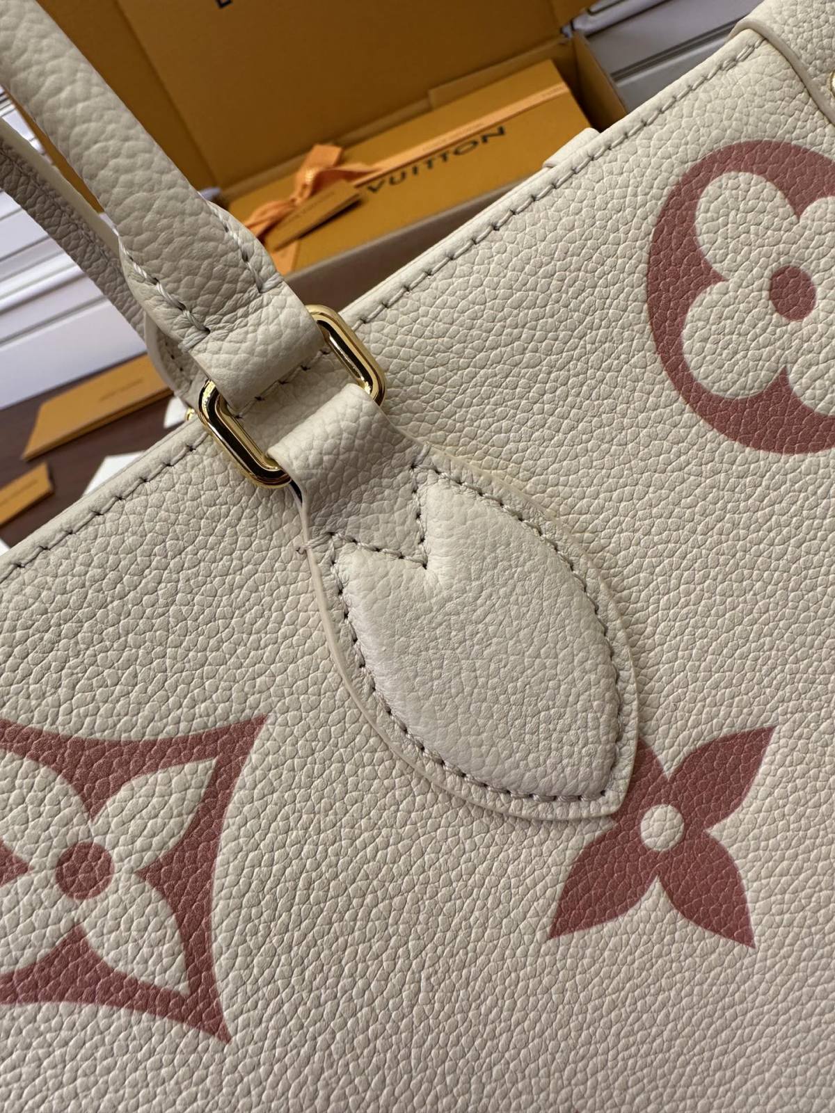 Ellebag’s Expert Replication: Louis Vuitton ONTHEGO Medium Handbag (M21575)-Інтэрнэт-крама падробленай сумкі Louis Vuitton лепшай якасці, рэплікі дызайнерскай сумкі ru