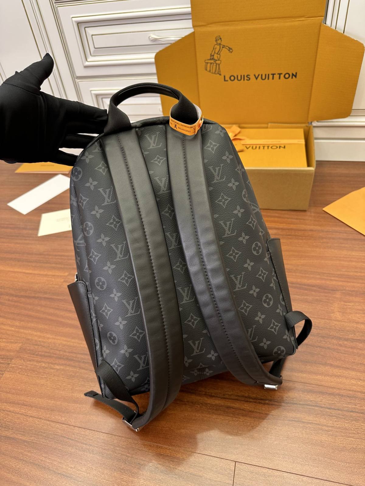 Ellebag’s Expert Replication: Louis Vuitton M22558 Monogram Discovery Small Backpack-בעסטער קוואַליטעט שווינדל לוי ווויטטאָן באַג אָנליין קראָם, רעפּליקע דיזיינער זעקל רו