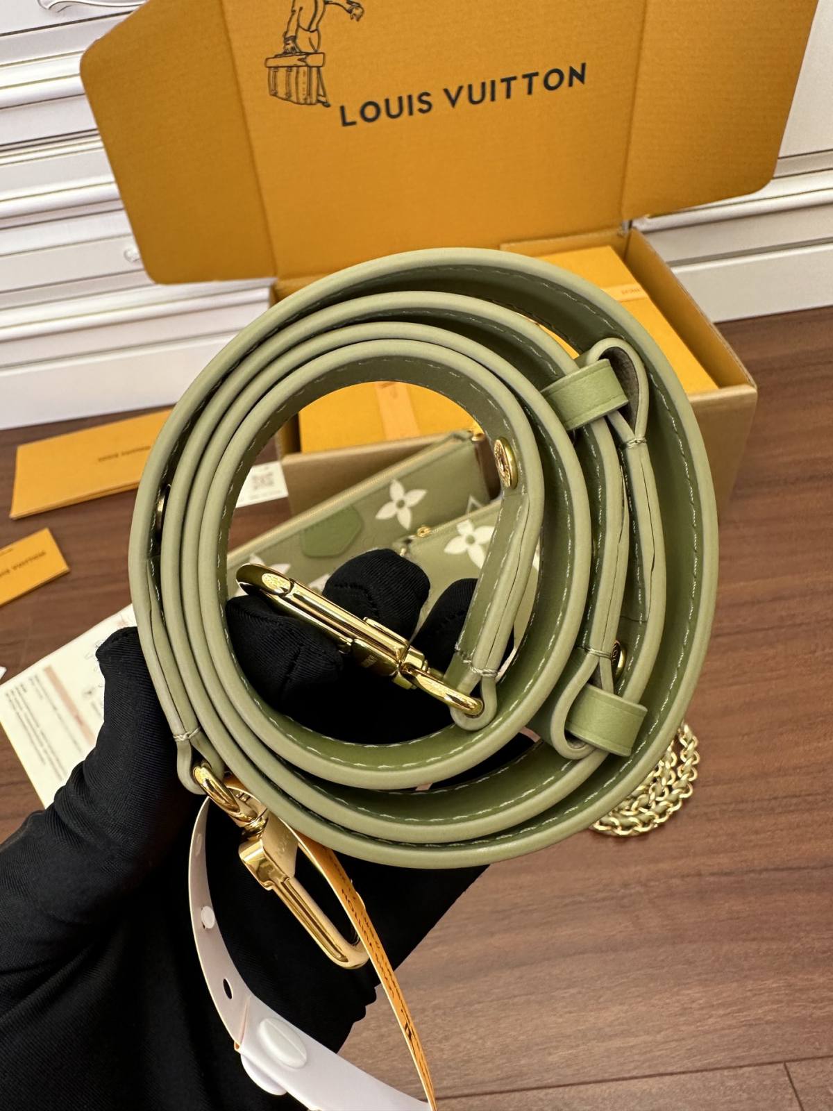 Ellebag’s Expert Replication: Louis Vuitton Multi Pochette Accessoires in Leather M22670 Light Green-Duka la Mtandaoni la Begi Bandia ya Louis Vuitton ya Ubora, Begi la wabuni wa Replica ru