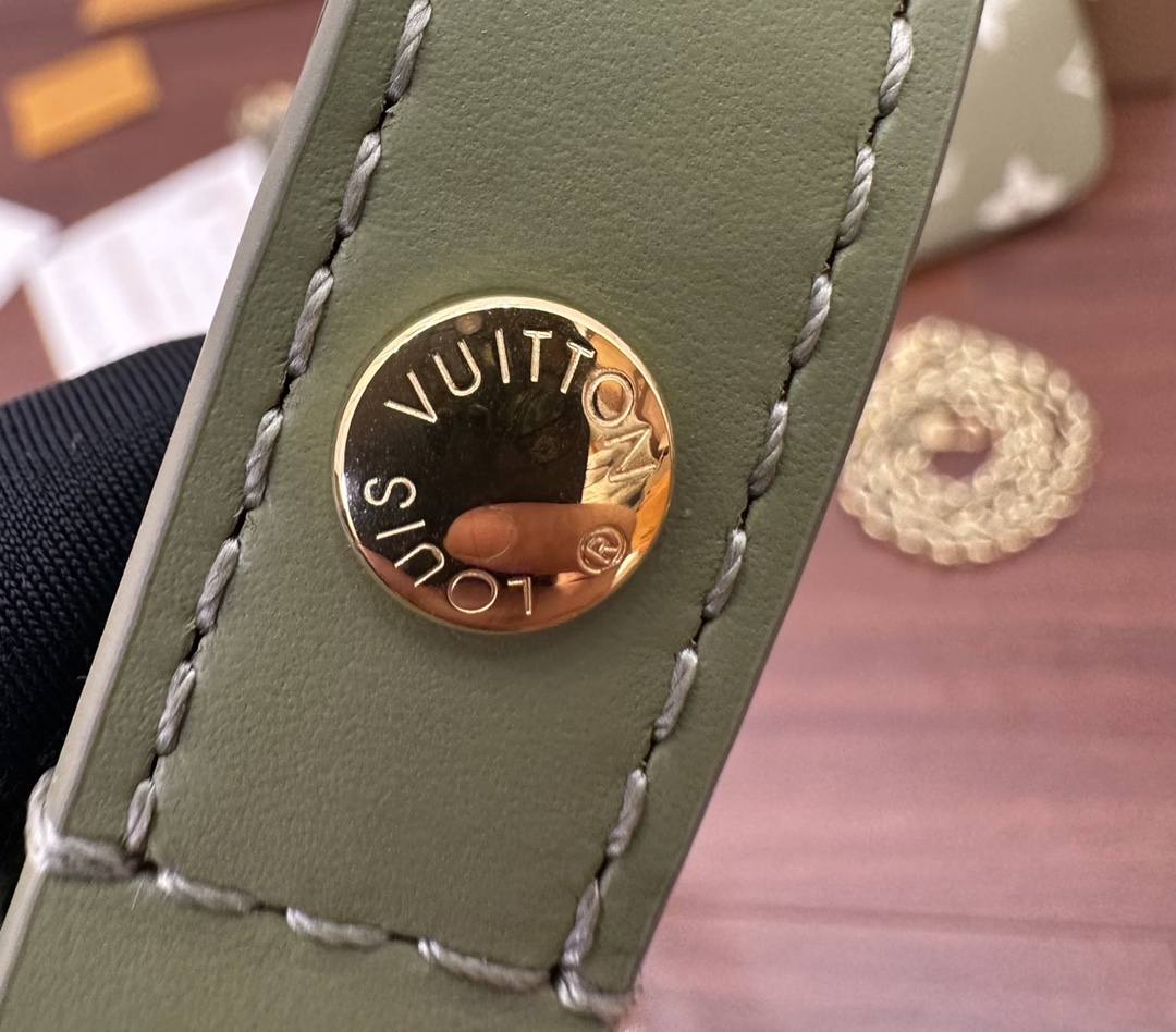 Ellebag’s Expert Replication: Louis Vuitton Multi Pochette Accessoires in Leather M22670 Light Green-उत्तम गुणवत्ता नकली लुई Vuitton बैग ऑनलाइन स्टोर, प्रतिकृति डिजाइनर बैग ru