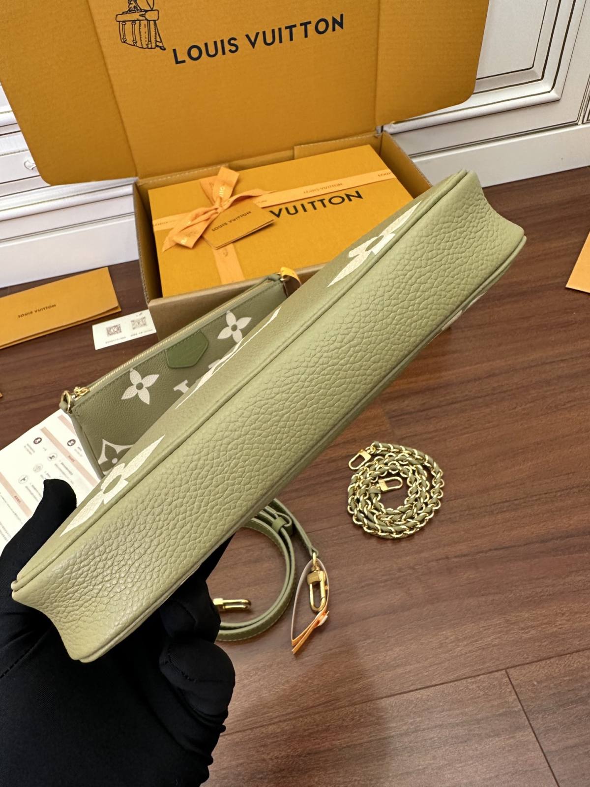 Ellebag’s Expert Replication: Louis Vuitton Multi Pochette Accessoires in Leather M22670 Light Green-Best Quality Fake Louis Vuitton Bag Online Store, Replica designer bag ru