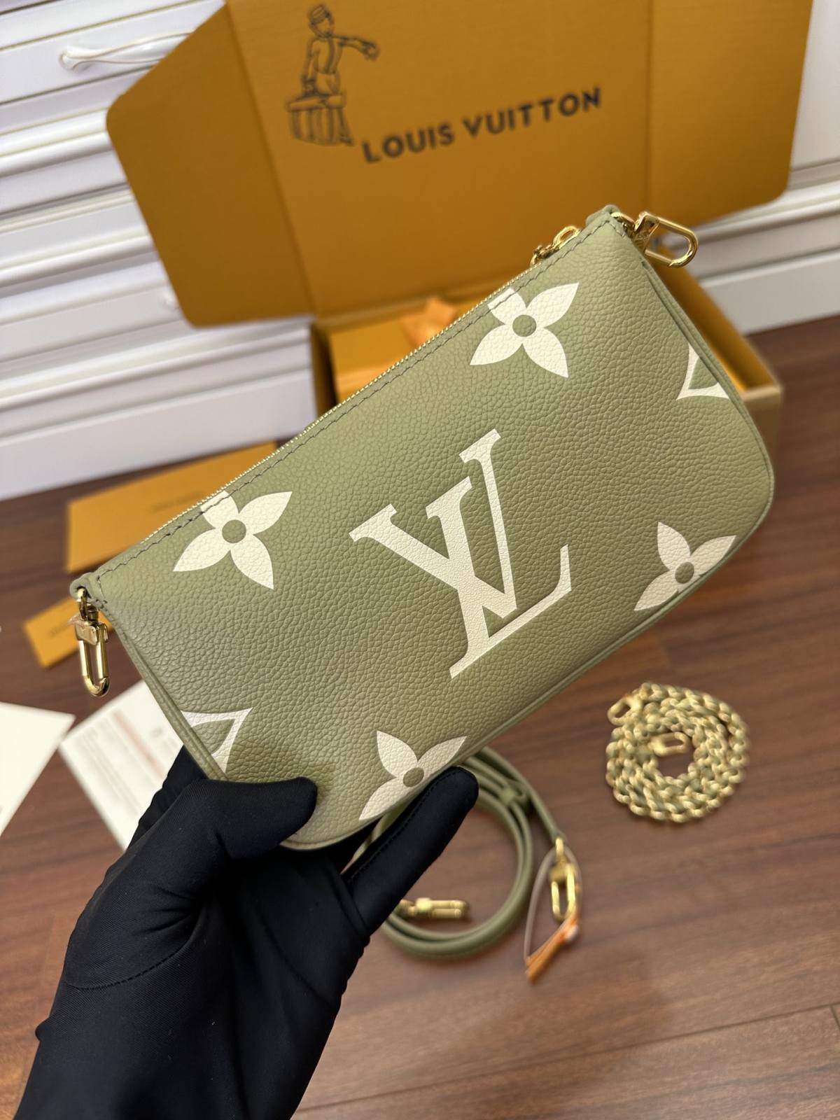 Ellebag’s Expert Replication: Louis Vuitton Multi Pochette Accessoires in Leather M22670 Light Green-Magazin online de geanți Louis Vuitton fals de cea mai bună calitate, geantă de designer replica ru