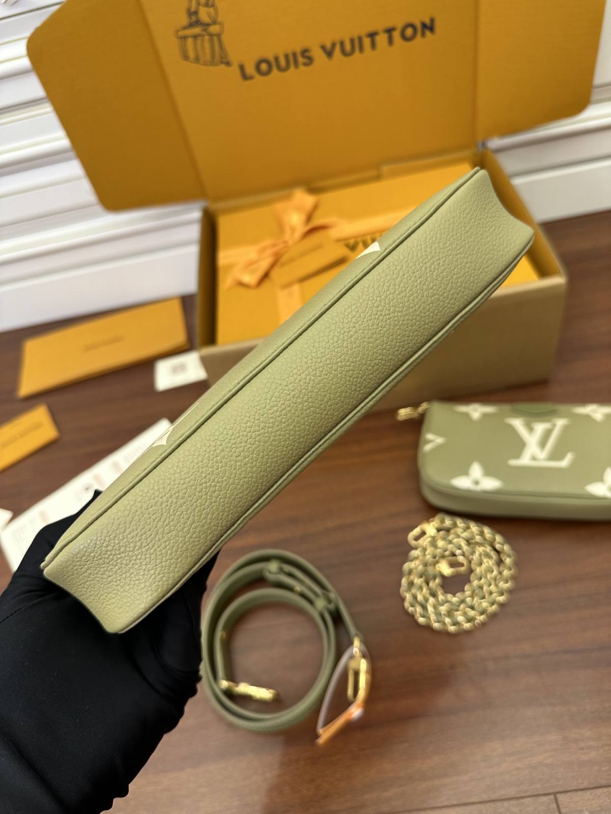 Ellebag’s Expert Replication: Louis Vuitton Multi Pochette Accessoires in Leather M22670 Light Green-Լավագույն որակի կեղծ Louis Vuitton պայուսակների առցանց խանութ, Replica դիզայներական պայուսակ ru