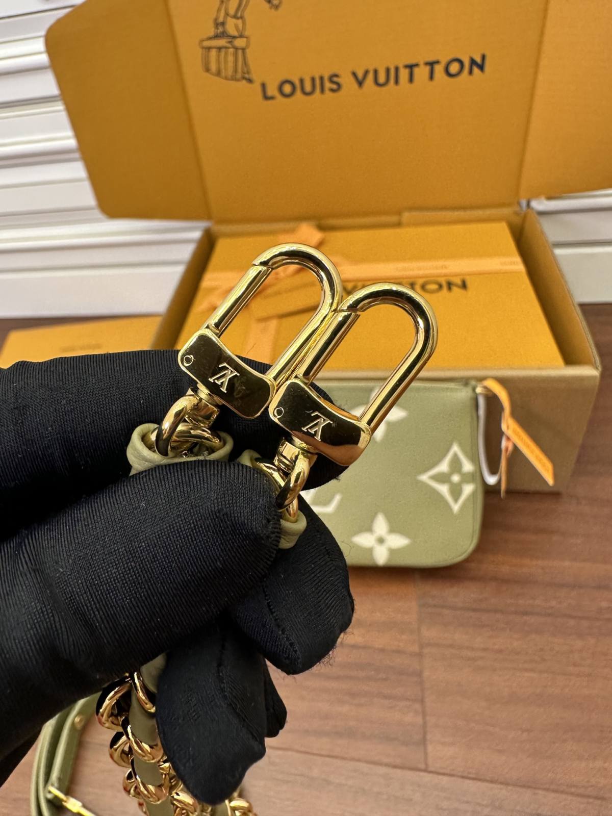 Ellebag’s Expert Replication: Louis Vuitton Multi Pochette Accessoires in Leather M22670 Light Green-Botiga en línia de bosses falses de Louis Vuitton de millor qualitat, rèplica de bosses de disseny ru