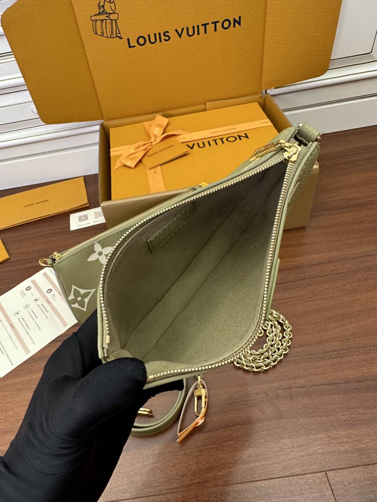 Ellebag’s Expert Replication: Louis Vuitton Multi Pochette Accessoires in Leather M22670 Light Green-Bescht Qualitéit Fake Louis Vuitton Bag Online Store, Replica Designer Bag ru