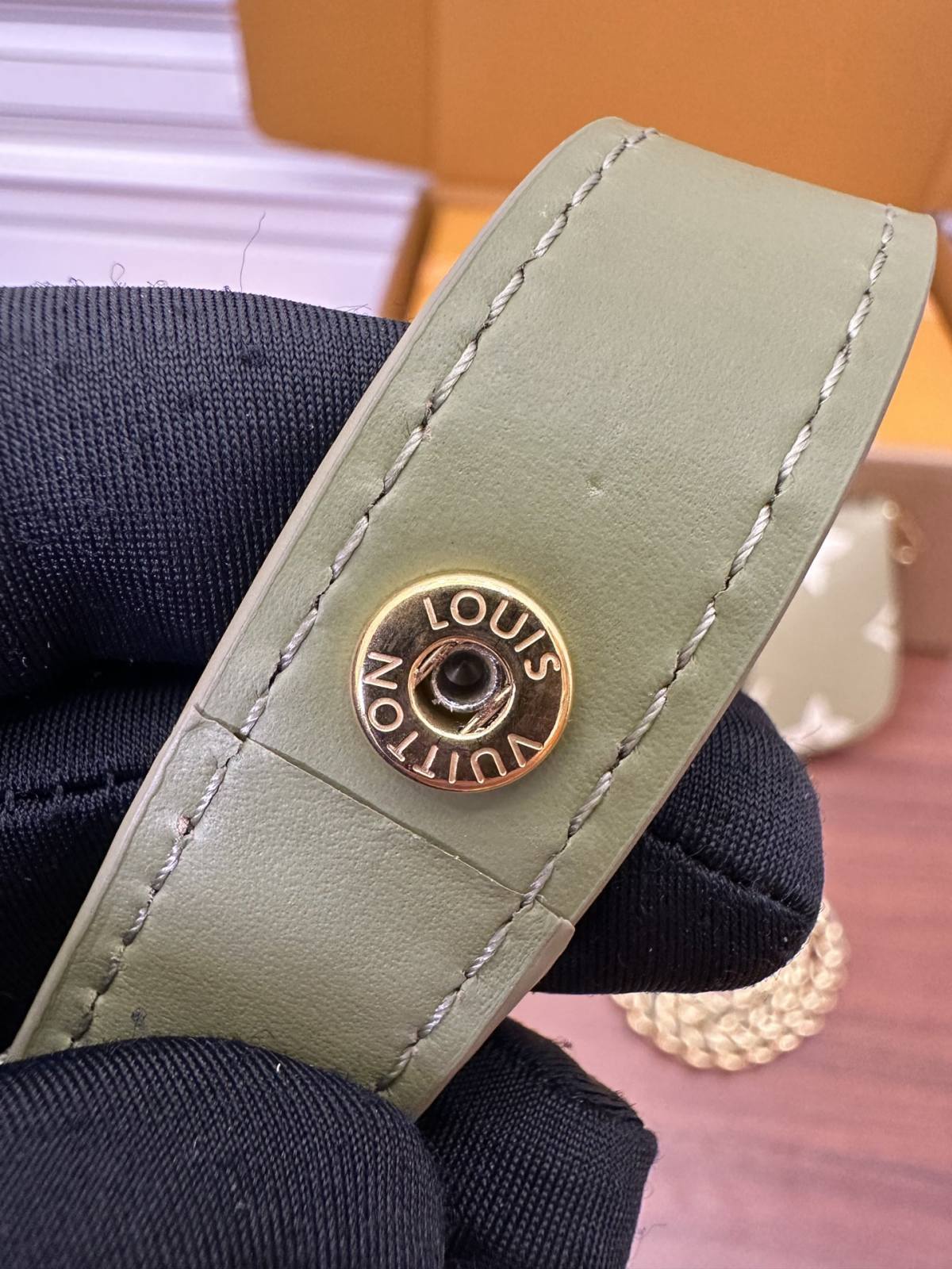 Ellebag’s Expert Replication: Louis Vuitton Multi Pochette Accessoires in Leather M22670 Light Green-Best Quality Replica designer Bag factory in China