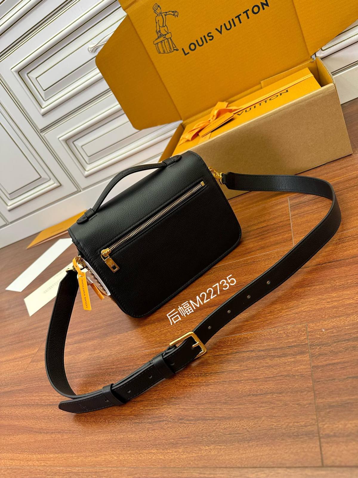 Ellebag’s Expert Replication: Louis Vuitton OXFORD Handbag (M22735) in Black-Bedste kvalitet Fake Louis Vuitton Bag Online Store, Replica designer bag ru