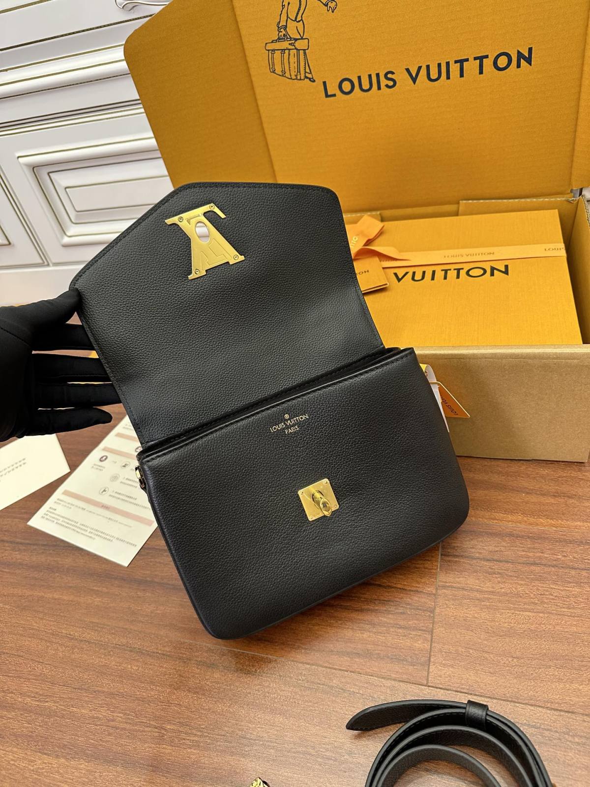 Ellebag’s Expert Replication: Louis Vuitton OXFORD Handbag (M22735) in Black-Best Quality Fake Louis Vuitton Bag Online Store ، حقيبة مصمم طبق الأصل ru