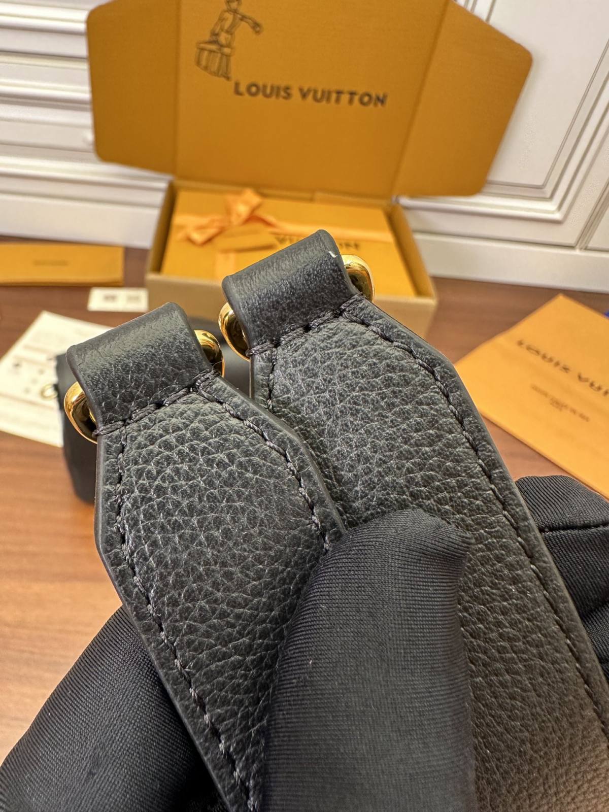 Ellebag’s Expert Replication: Louis Vuitton OXFORD Handbag (M22735) in Black-بہترین معیار کا جعلی لوئس ووٹن بیگ آن لائن اسٹور، ریپلیکا ڈیزائنر بیگ آر یو