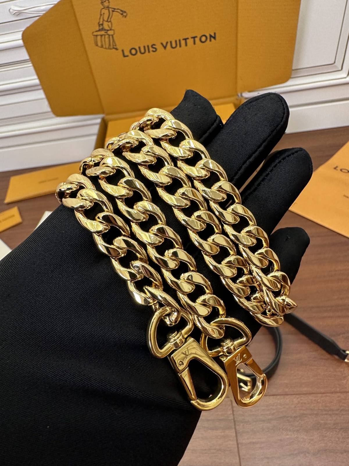 Ellebag’s Expert Replication: Louis Vuitton OXFORD Handbag (M22735) in Black-Online obchod s falošnou taškou Louis Vuitton najvyššej kvality, replika značkovej tašky ru