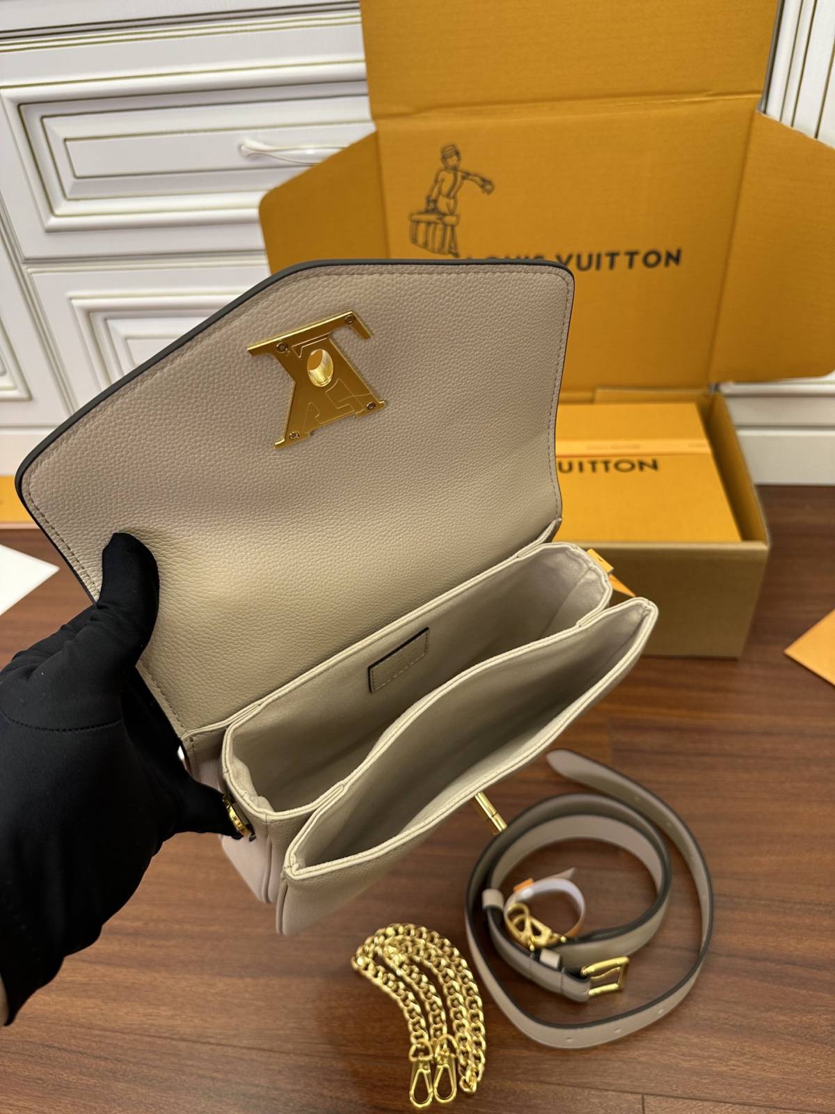 Ellebag’s Expert Replication: Louis Vuitton OXFORD Handbag (M22792) in Gray-Best Quality Fake Louis Vuitton Bag Online Store, Replica designer bag ru