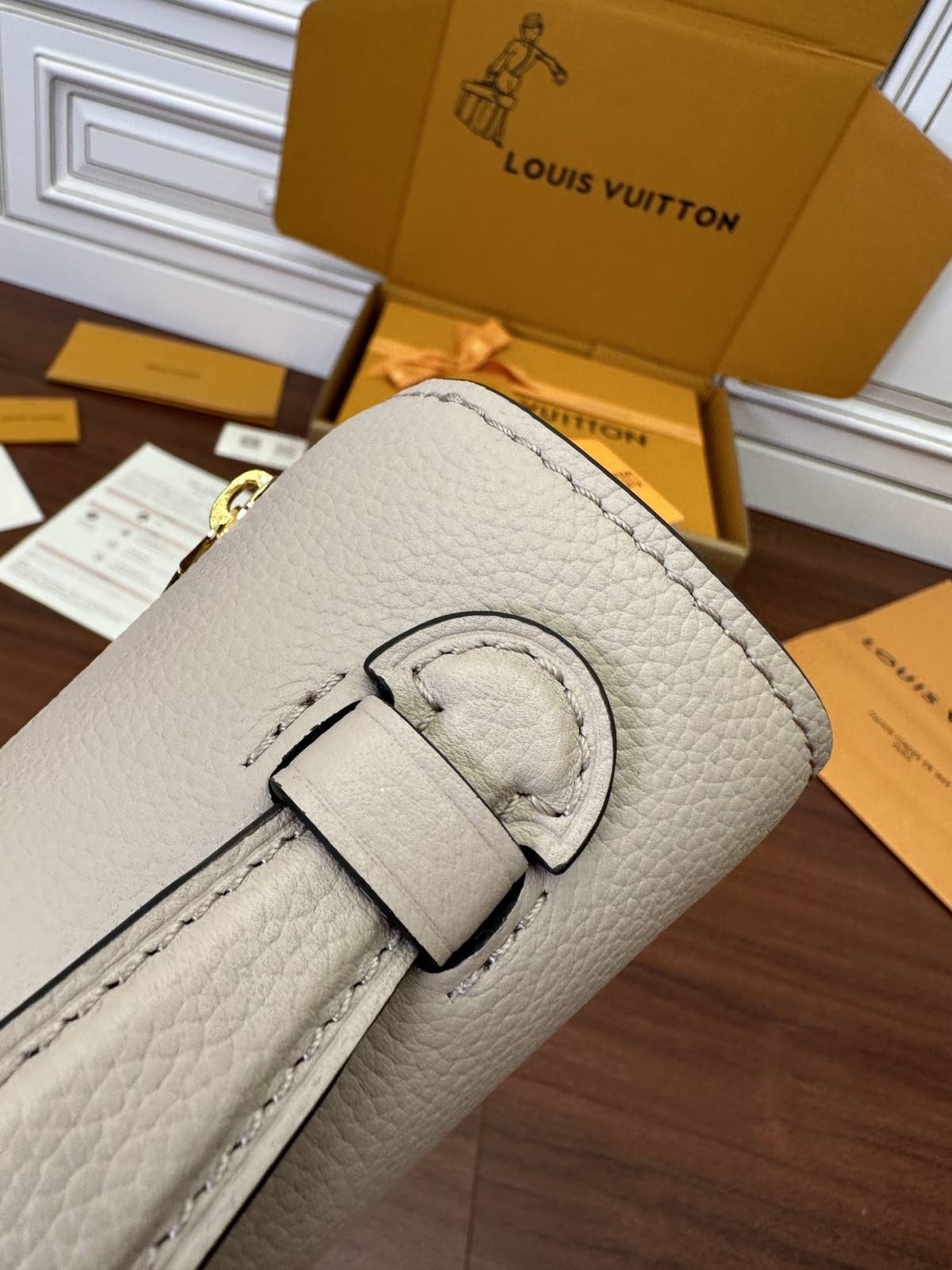 Ellebag’s Expert Replication: Louis Vuitton OXFORD Handbag (M22792) in Gray-Best Quality Replica designer Bag factory in China