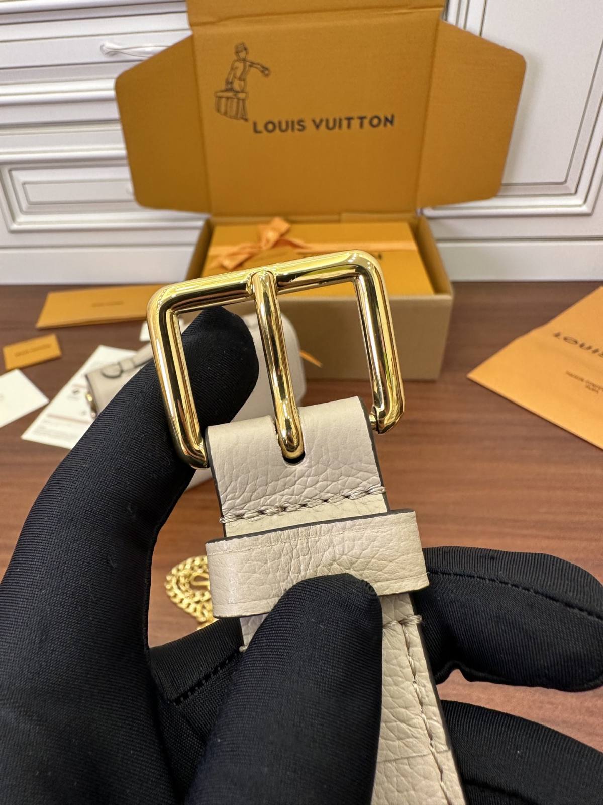 Ellebag’s Expert Replication: Louis Vuitton OXFORD Handbag (M22792) in Gray-Шилдэг чанарын хуурамч Louis Vuitton цүнх онлайн дэлгүүр, Replica дизайнер цүнх ru