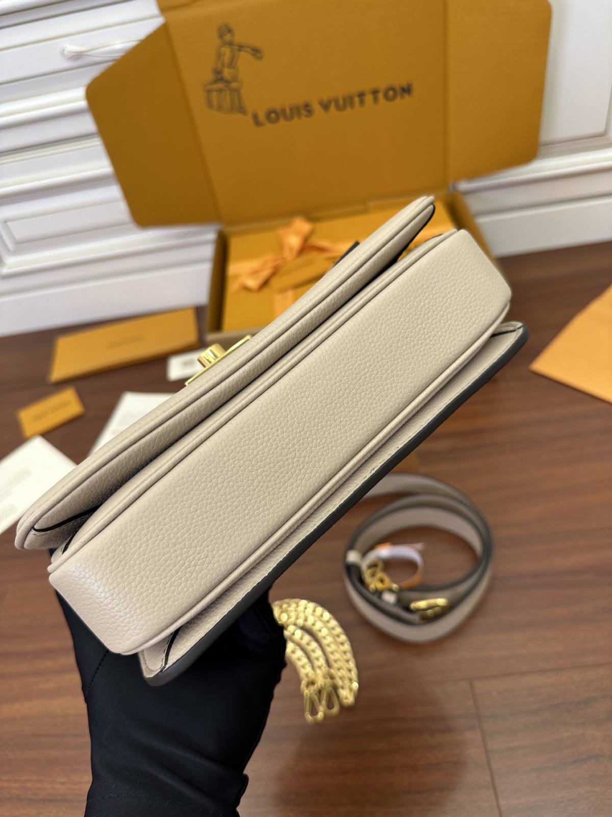 Ellebag’s Expert Replication: Louis Vuitton OXFORD Handbag (M22792) in Gray-Best Quality Fake Louis Vuitton Bag Online Store, Replica designer bag ru