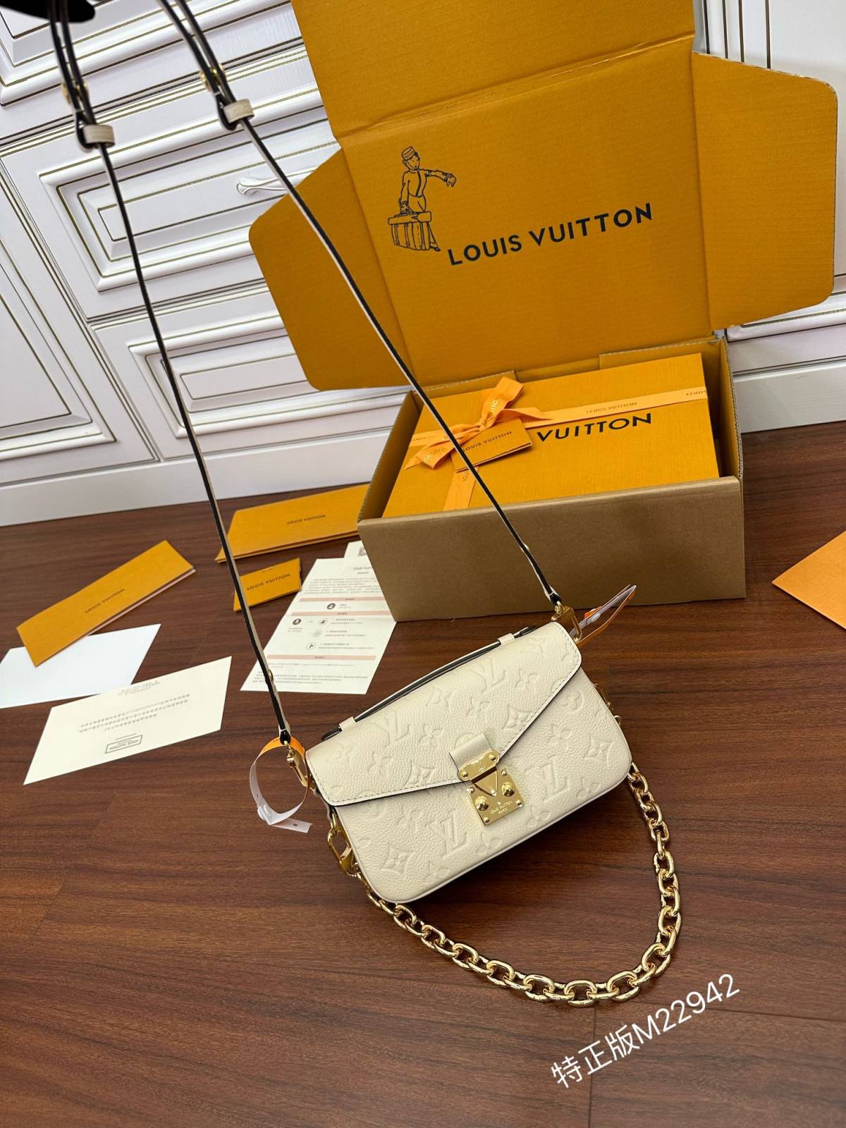 Ellebag’s Expert Replication: Louis Vuitton POCHETTE MÉTIS Metis EAST WEST Handbag (M22942) in White-Labing Maayo nga Kalidad nga Peke nga Louis Vuitton Bag Online Store, Replica designer bag ru