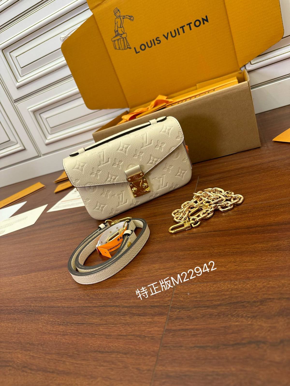 Ellebag’s Expert Replication: Louis Vuitton POCHETTE MÉTIS Metis EAST WEST Handbag (M22942) in White-ร้านค้าออนไลน์กระเป๋า Louis Vuitton ปลอมคุณภาพดีที่สุด, กระเป๋าออกแบบจำลอง ru