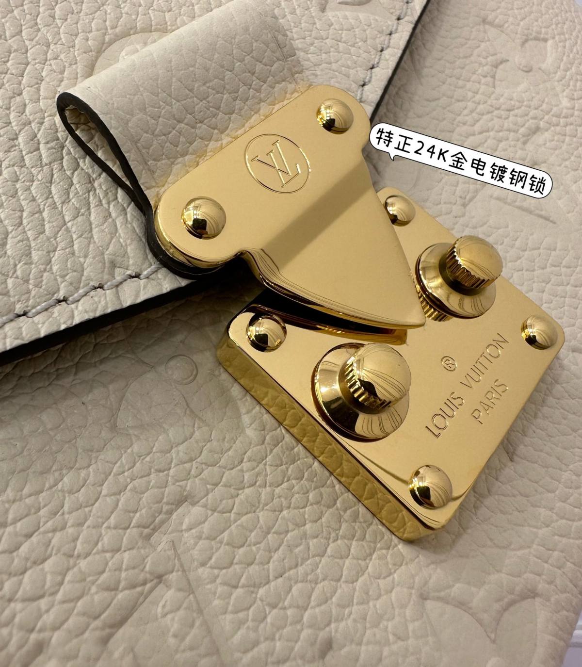 Ellebag’s Expert Replication: Louis Vuitton POCHETTE MÉTIS Metis EAST WEST Handbag (M22942) in White-Best Quality adịgboroja Louis vuitton akpa Online Store, oyiri mmebe akpa ru