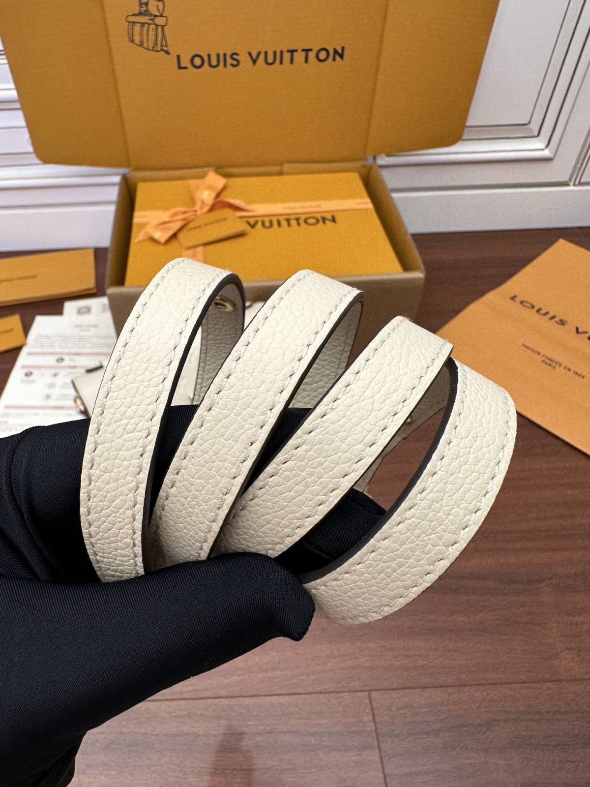 Ellebag’s Expert Replication: Louis Vuitton POCHETTE MÉTIS Metis EAST WEST Handbag (M22942) in White-Best Quality adịgboroja Louis vuitton akpa Online Store, oyiri mmebe akpa ru