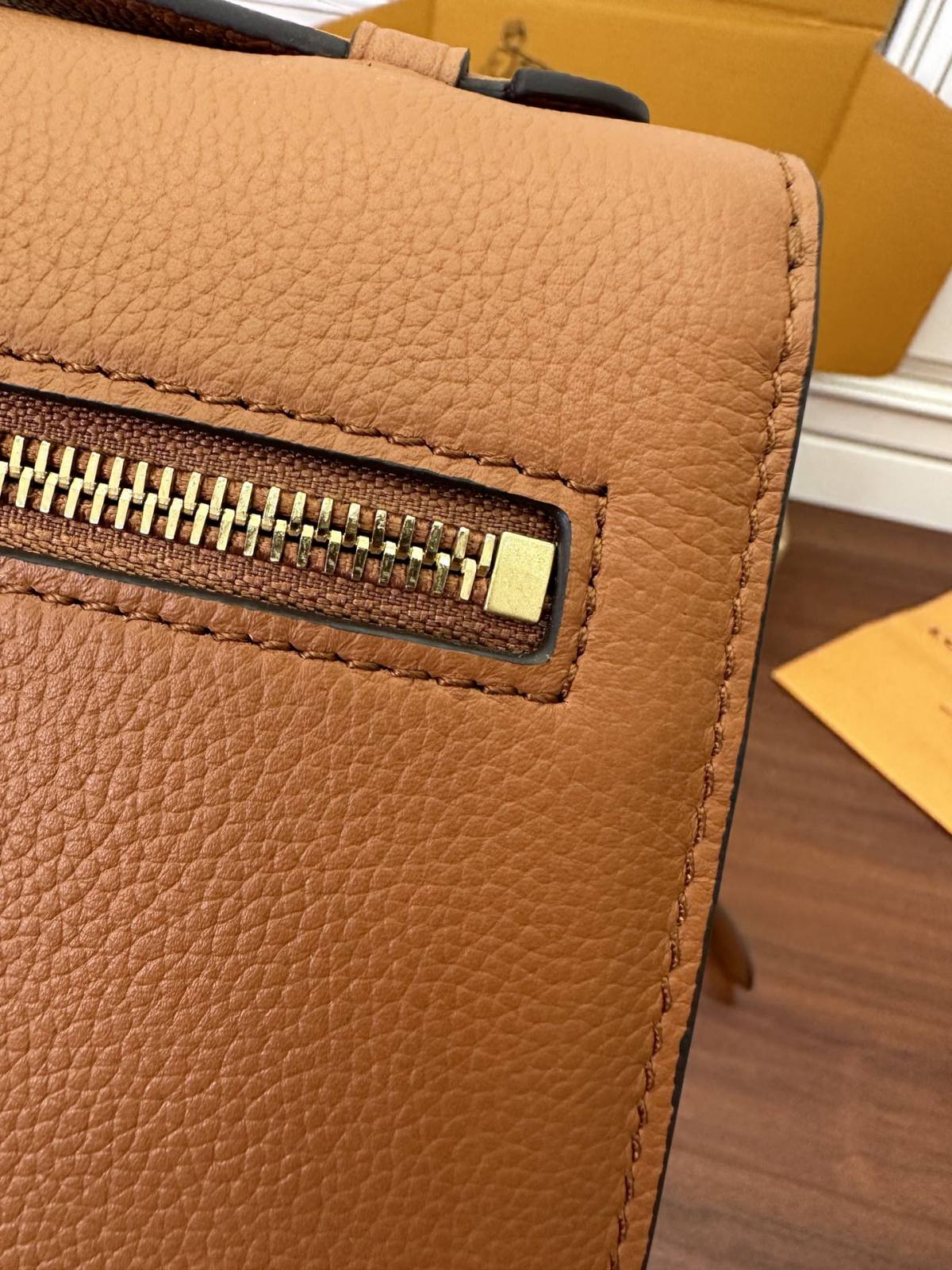 Ellebag’s Expert Replication: Louis Vuitton OXFORD Handbag (M22952) in Brown-Online obchod s falošnou taškou Louis Vuitton najvyššej kvality, replika značkovej tašky ru