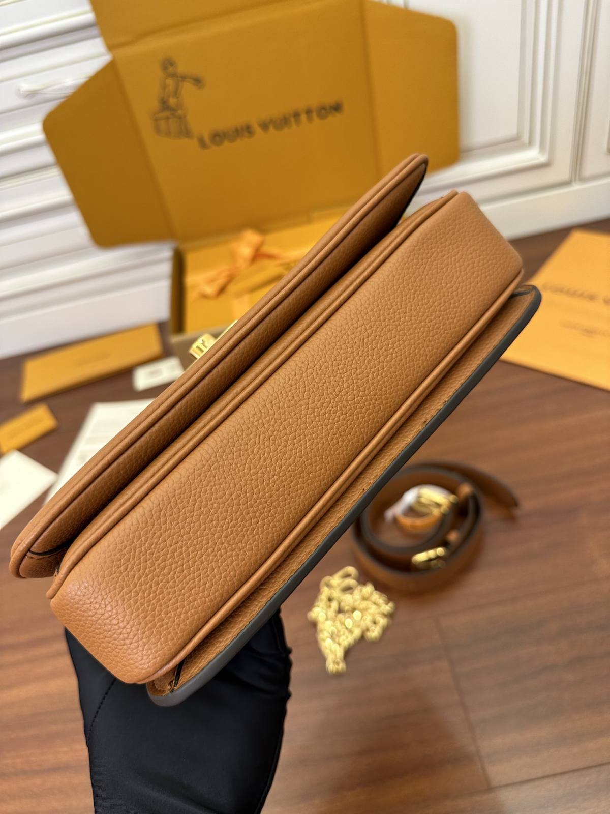 Ellebag’s Expert Replication: Louis Vuitton OXFORD Handbag (M22952) in Brown-Meilleure qualité de faux sac Louis Vuitton en ligne, réplique de sac de créateur ru