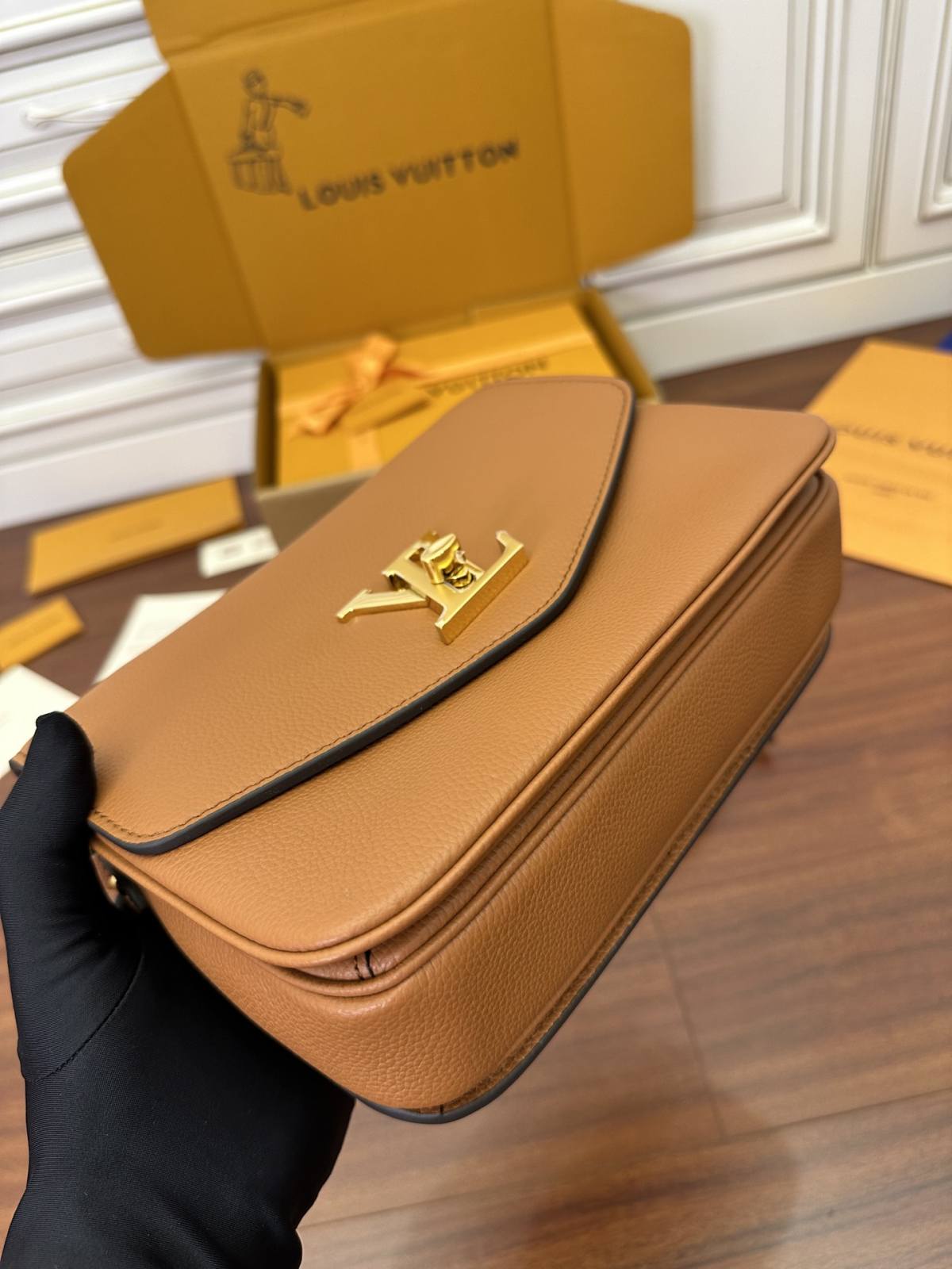 Ellebag’s Expert Replication: Louis Vuitton OXFORD Handbag (M22952) in Brown-Meilleure qualité de faux sac Louis Vuitton en ligne, réplique de sac de créateur ru