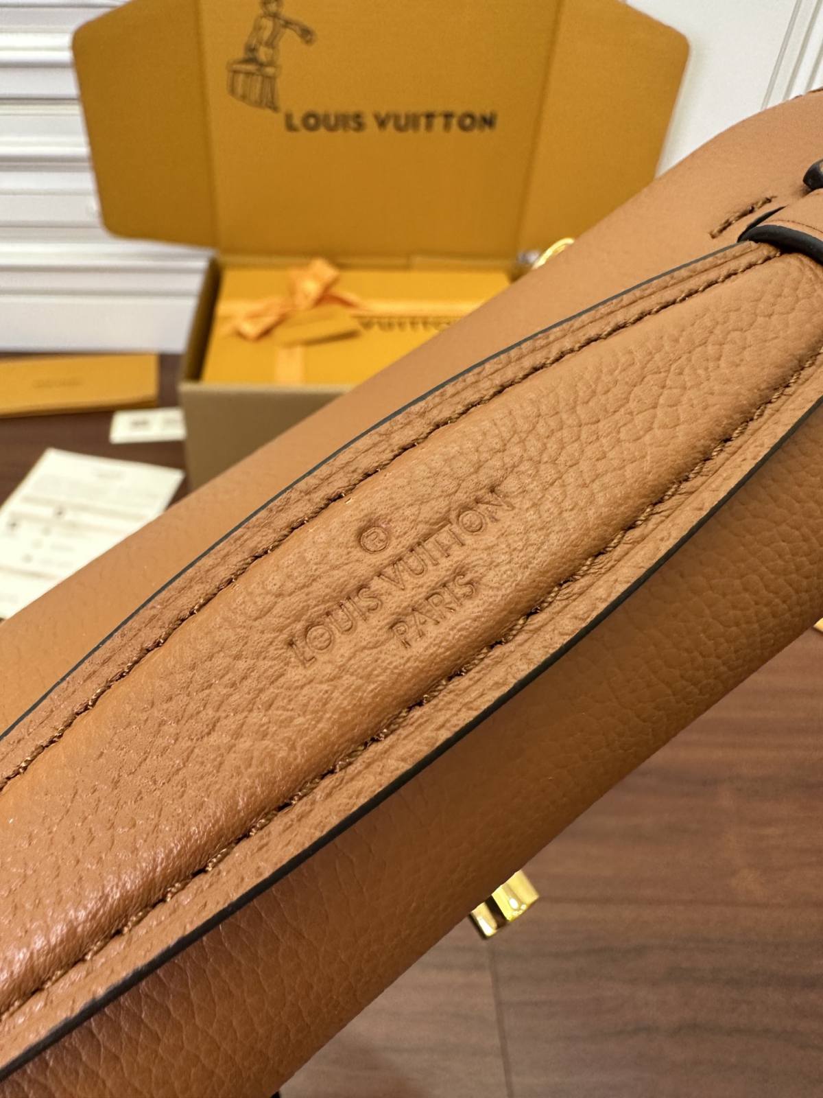 Ellebag’s Expert Replication: Louis Vuitton OXFORD Handbag (M22952) in Brown-بہترین معیار کا جعلی لوئس ووٹن بیگ آن لائن اسٹور، ریپلیکا ڈیزائنر بیگ آر یو