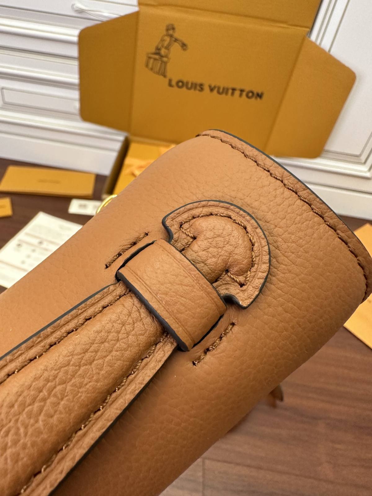 Ellebag’s Expert Replication: Louis Vuitton OXFORD Handbag (M22952) in Brown-Meilleure qualité de faux sac Louis Vuitton en ligne, réplique de sac de créateur ru