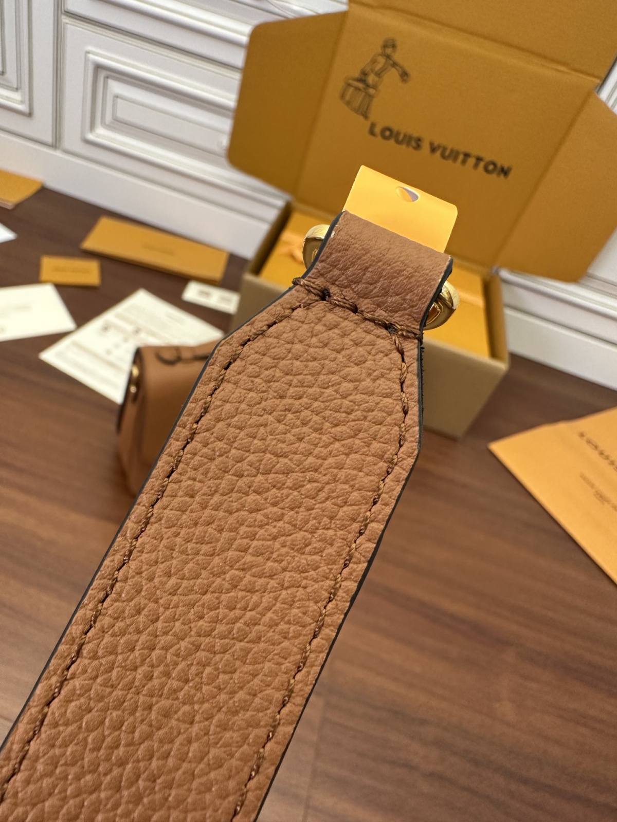 Ellebag’s Expert Replication: Louis Vuitton OXFORD Handbag (M22952) in Brown-بهترين معيار جي جعلي لوئس ويٽون بيگ آن لائين اسٽور، ريپليڪا ڊيزائنر بيگ ru