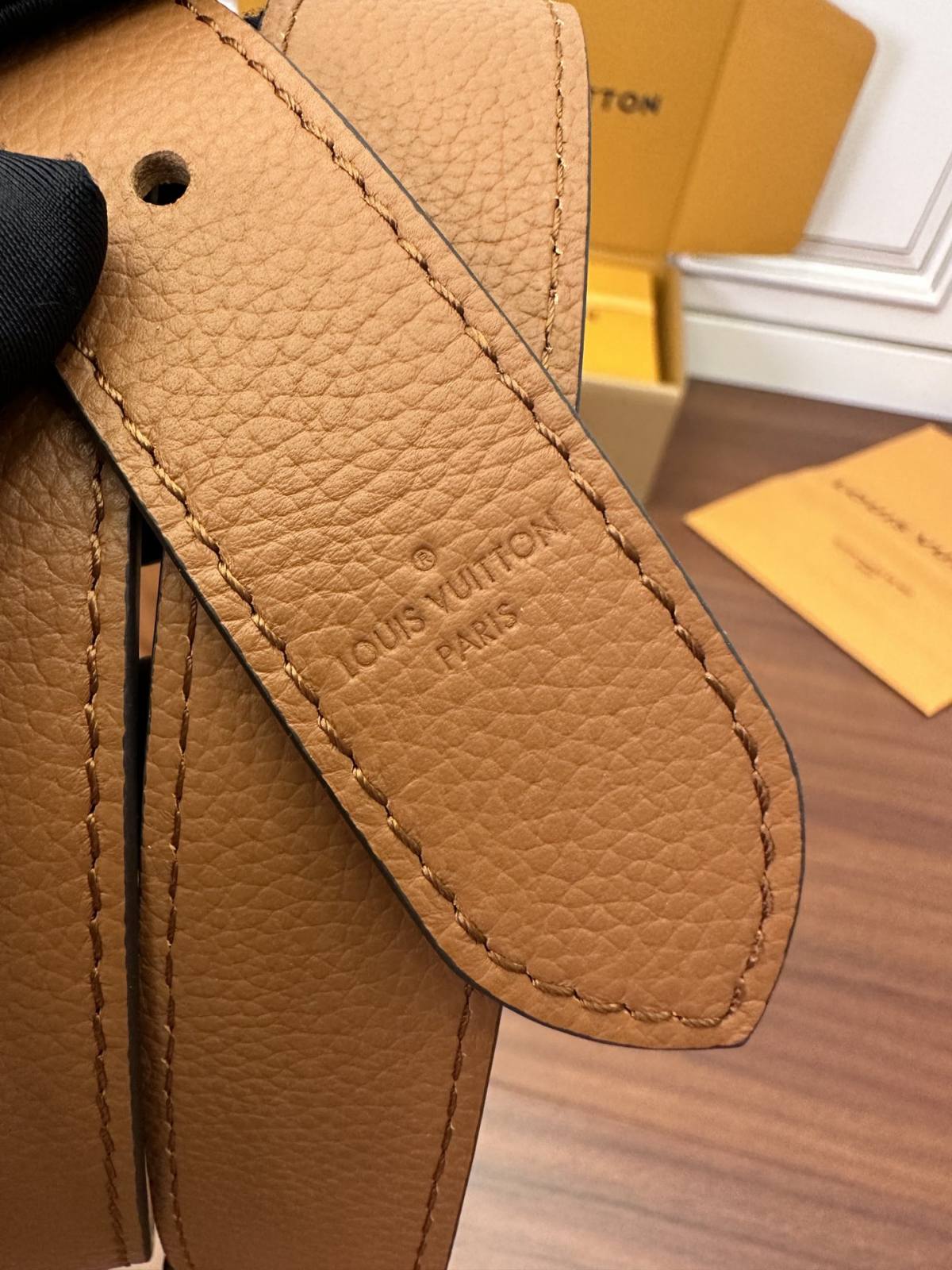 Ellebag’s Expert Replication: Louis Vuitton OXFORD Handbag (M22952) in Brown-Meilleure qualité de faux sac Louis Vuitton en ligne, réplique de sac de créateur ru