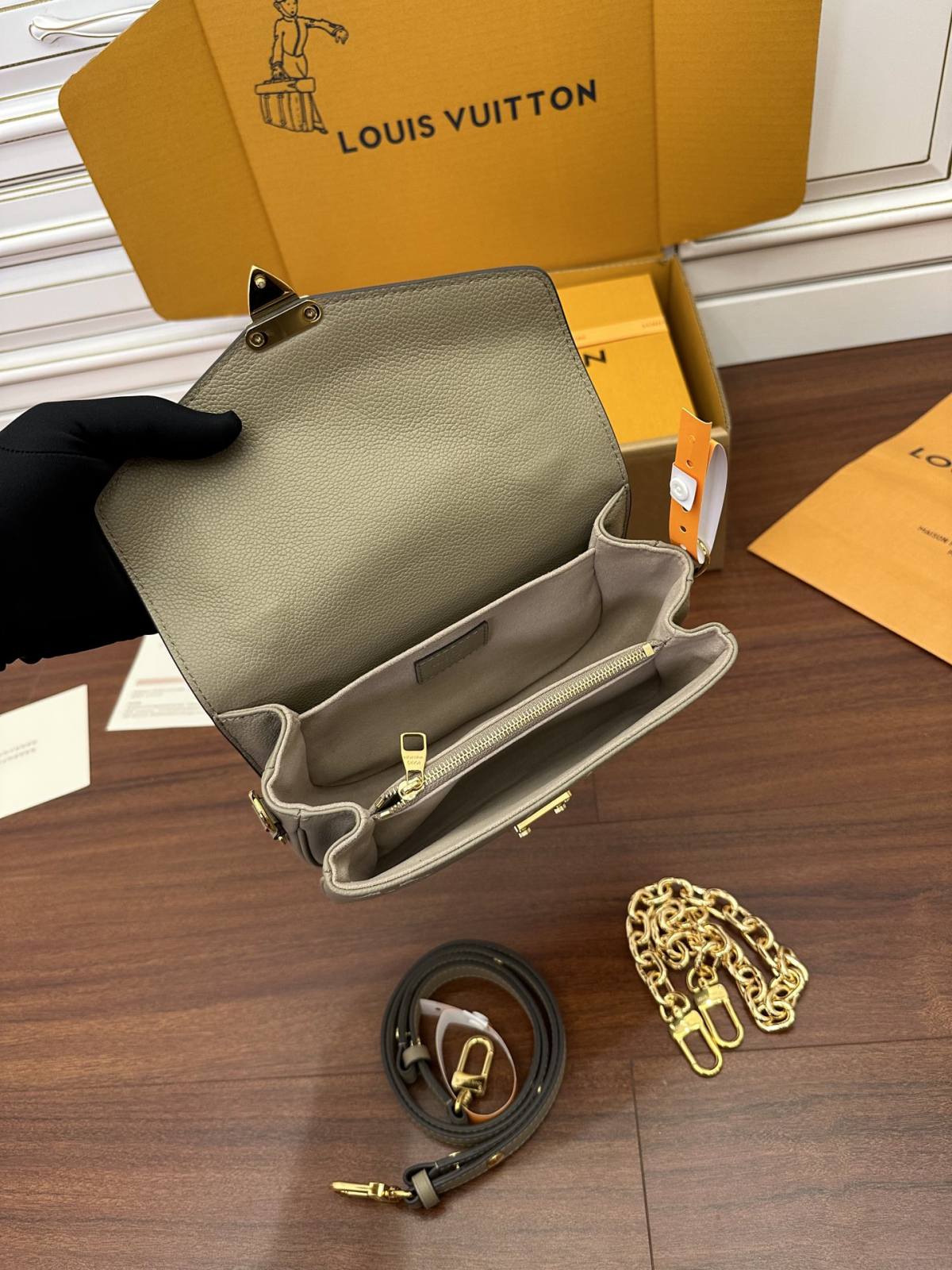 Ellebag’s Expert Replication: Louis Vuitton POCHETTE MÉTIS Metis EAST WEST Handbag (M23081) in Gray Monogram Empreinte Leather-Labākās kvalitātes viltotās Louis Vuitton somas tiešsaistes veikals, dizaineru somas kopija ru