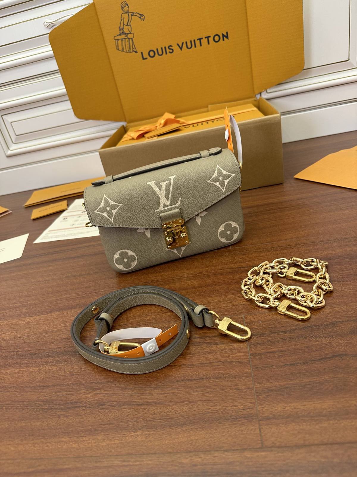 Ellebag’s Expert Replication: Louis Vuitton POCHETTE MÉTIS Metis EAST WEST Handbag (M23081) in Gray Monogram Empreinte Leather-Bescht Qualitéit Fake Louis Vuitton Bag Online Store, Replica Designer Bag ru