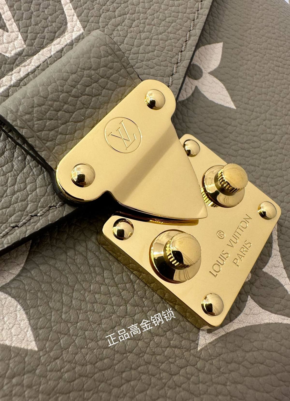 Ellebag’s Expert Replication: Louis Vuitton POCHETTE MÉTIS Metis EAST WEST Handbag (M23081) in Gray Monogram Empreinte Leather-Meilleure qualité de faux sac Louis Vuitton en ligne, réplique de sac de créateur ru