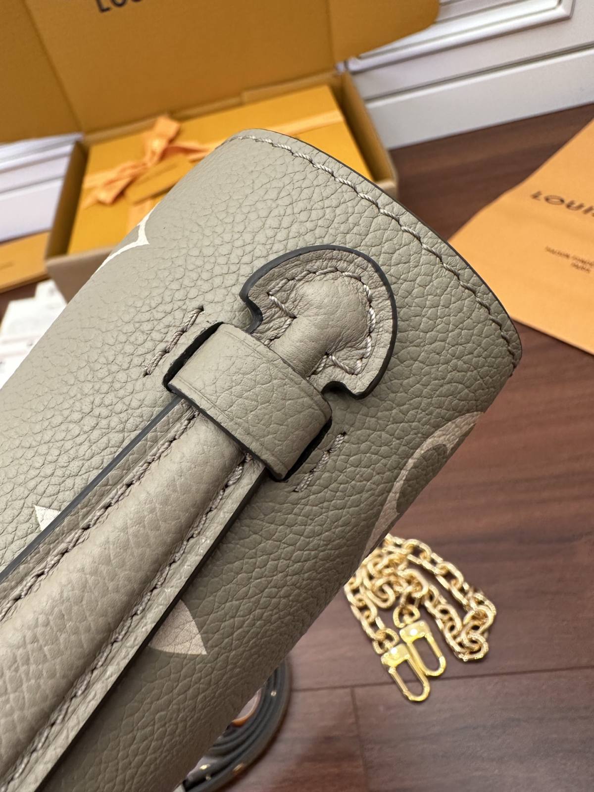 Ellebag’s Expert Replication: Louis Vuitton POCHETTE MÉTIS Metis EAST WEST Handbag (M23081) in Gray Monogram Empreinte Leather-Best Quality Fake Louis Vuitton Bag Online Store, Replica designer bag ru