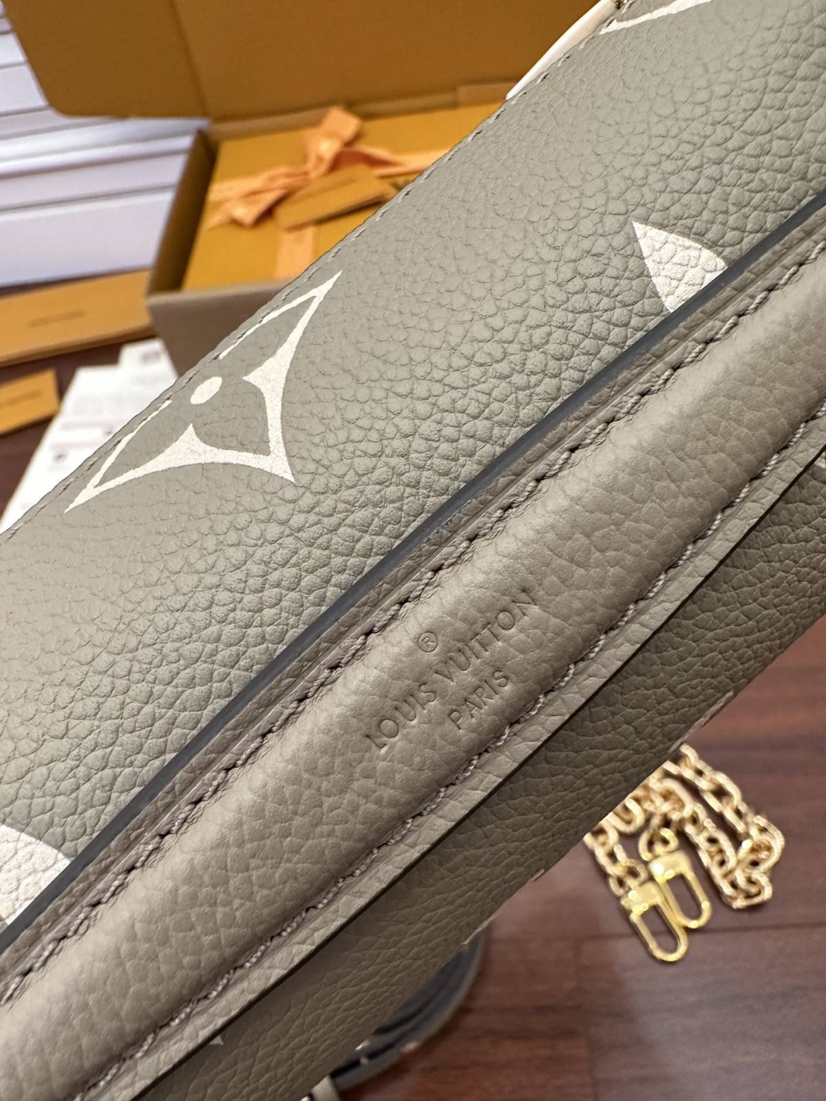 Ellebag’s Expert Replication: Louis Vuitton POCHETTE MÉTIS Metis EAST WEST Handbag (M23081) in Gray Monogram Empreinte Leather-Beste kwaliteit nep Louis Vuitton tas online winkel, replica designer tas ru