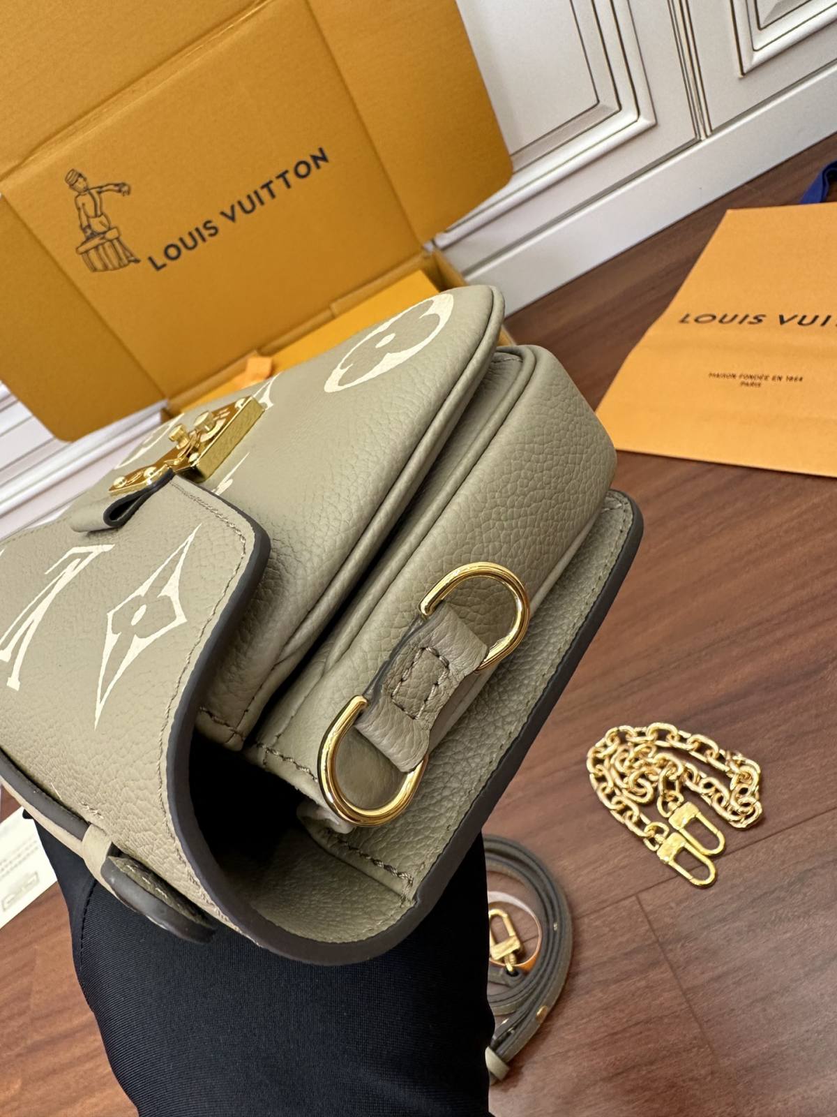 Ellebag’s Expert Replication: Louis Vuitton POCHETTE MÉTIS Metis EAST WEST Handbag (M23081) in Gray Monogram Empreinte Leather-Best Quality Fake Louis Vuitton Bag Online Store, Replica designer bag ru