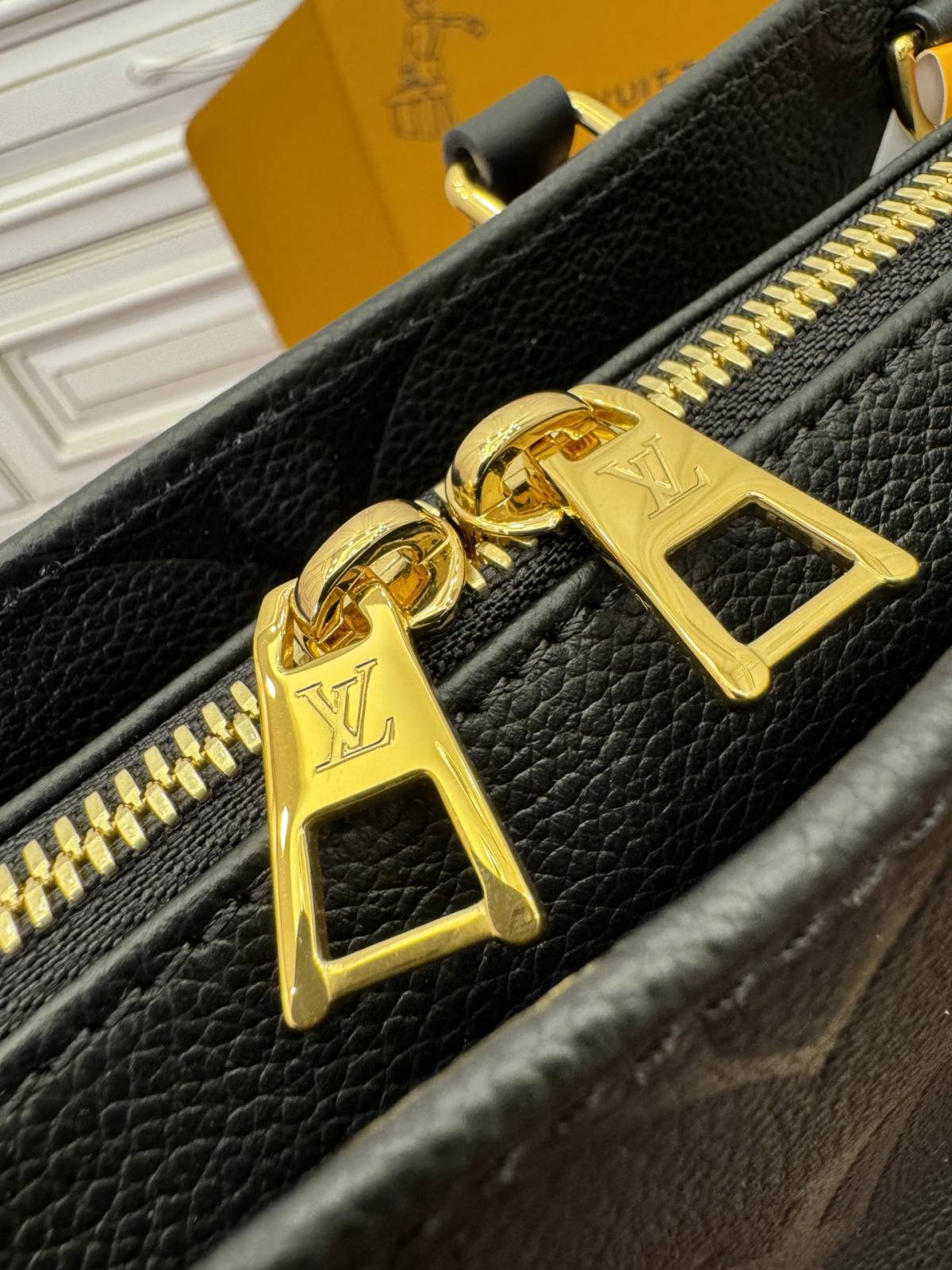 Ellebag’s Expert Replication: Louis Vuitton ONTHEGO EAST WEST Handbag (M23640) in Black-Best Quality Fake Louis Vuitton Bag Nettbutikk, Replica designer bag ru