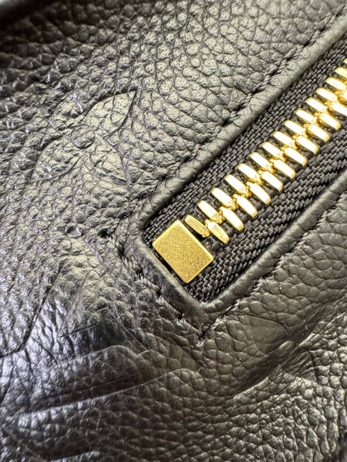 Ellebag’s Expert Replication: Louis Vuitton ONTHEGO EAST WEST Handbag (M23640) in Black-Online obchod s falošnou taškou Louis Vuitton najvyššej kvality, replika značkovej tašky ru