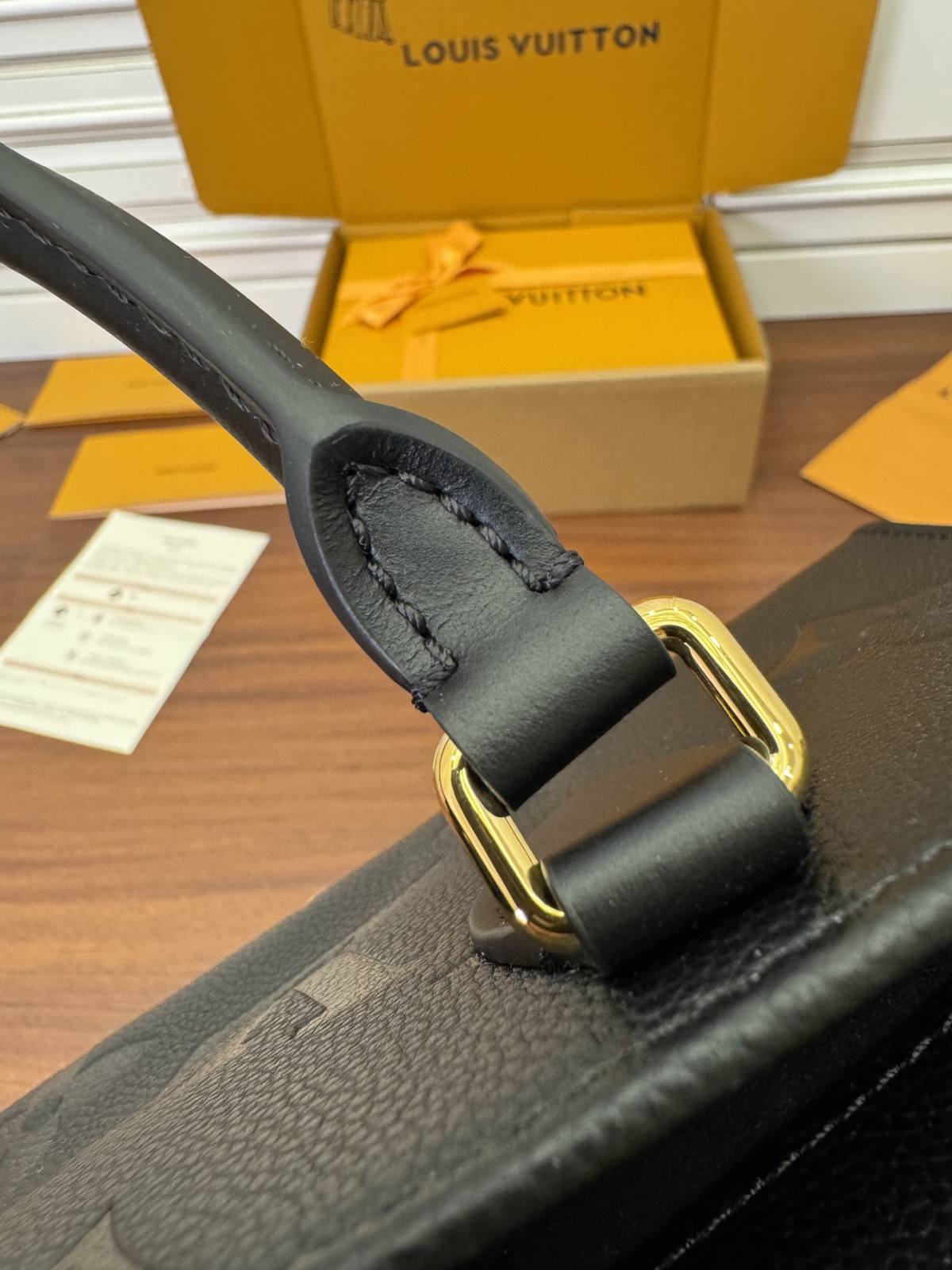 Ellebag’s Expert Replication: Louis Vuitton ONTHEGO EAST WEST Handbag (M23640) in Black-בעסטער קוואַליטעט שווינדל לוי ווויטטאָן באַג אָנליין קראָם, רעפּליקע דיזיינער זעקל רו