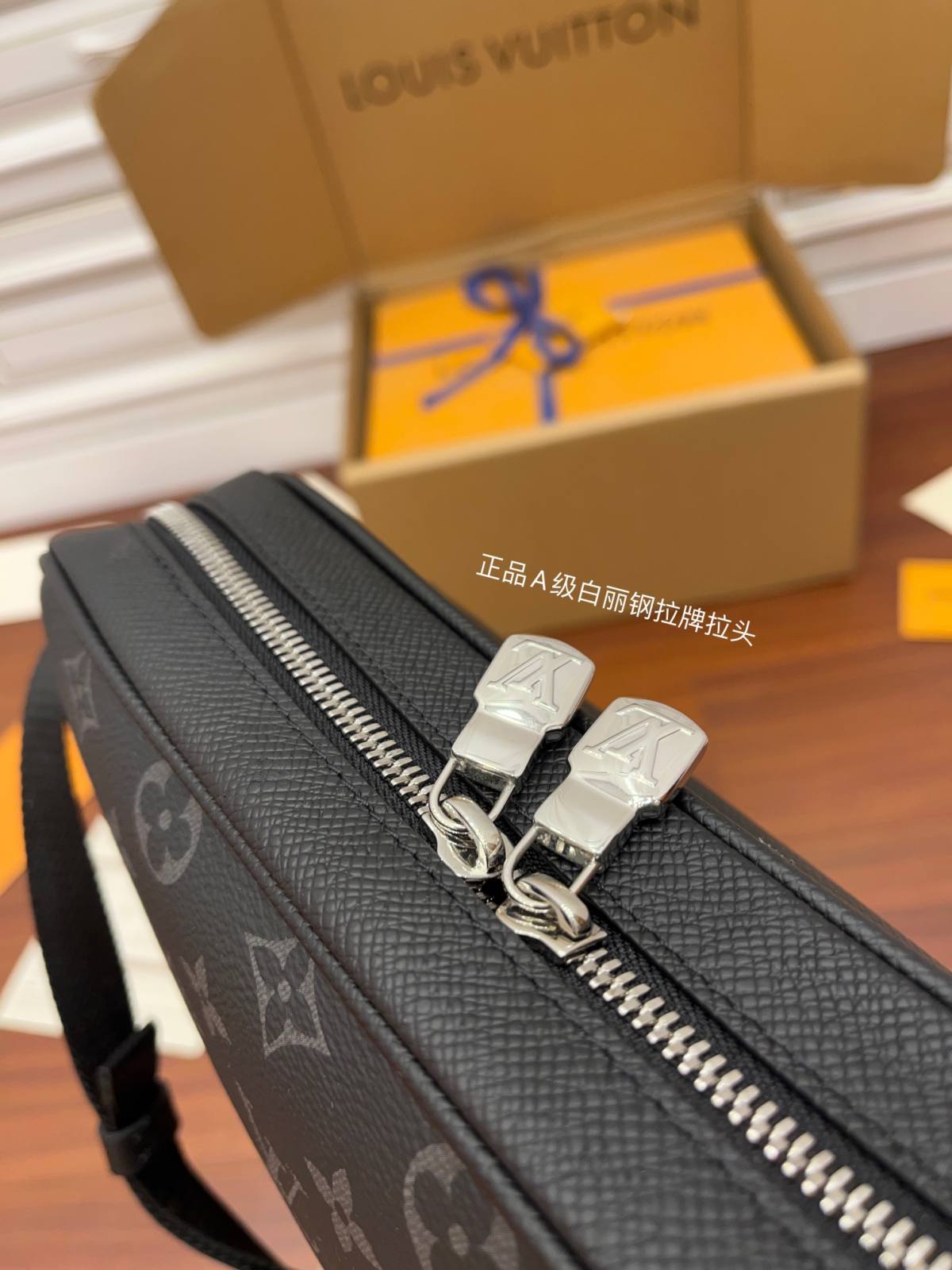 Ellebag’s Expert Replication: Louis Vuitton M30233 Monogram Eclipse Black OUTDOOR Messenger Bag-Paras laatu väärennetty Louis Vuitton laukku verkkokauppa, replika suunnittelija laukku ru