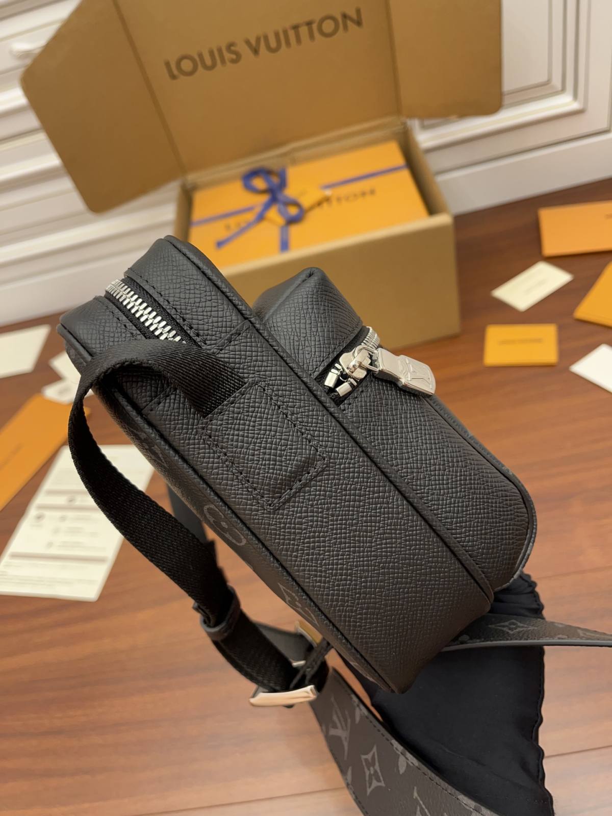 Ellebag’s Expert Replication: Louis Vuitton M30233 Monogram Eclipse Black OUTDOOR Messenger Bag-Zoo Zoo Fake Louis Vuitton Hnab Online Khw, Replica designer hnab ru