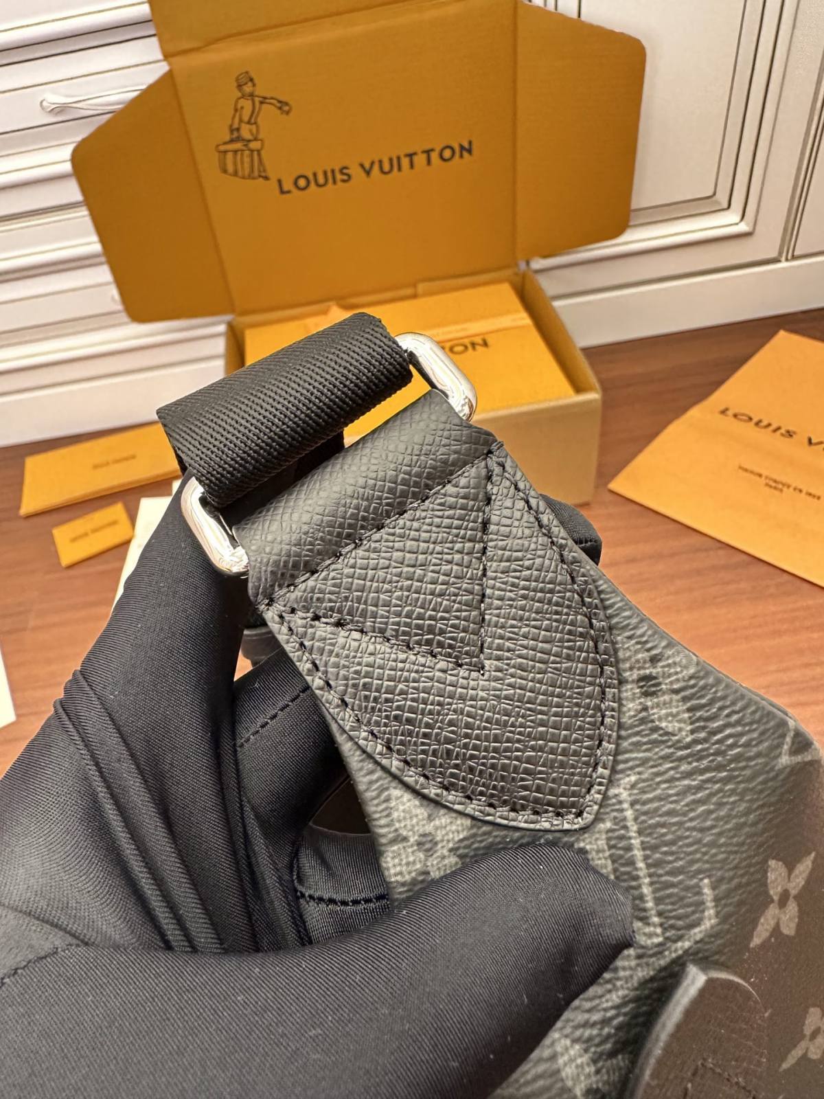 Ellebag’s Expert Replication: Louis Vuitton Monogram Duo Shoulder Bag (M30936)-Bescht Qualitéit Fake Louis Vuitton Bag Online Store, Replica Designer Bag ru