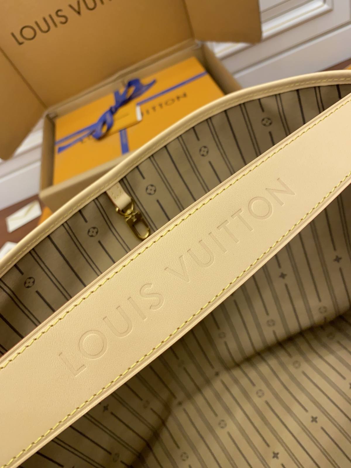 Ellebag’s Expert Replication: Louis Vuitton M40352 GRACEFUL Bag-Ti o dara ju Didara iro Louis Vuitton apo Online itaja, Ajọra onise apo ru