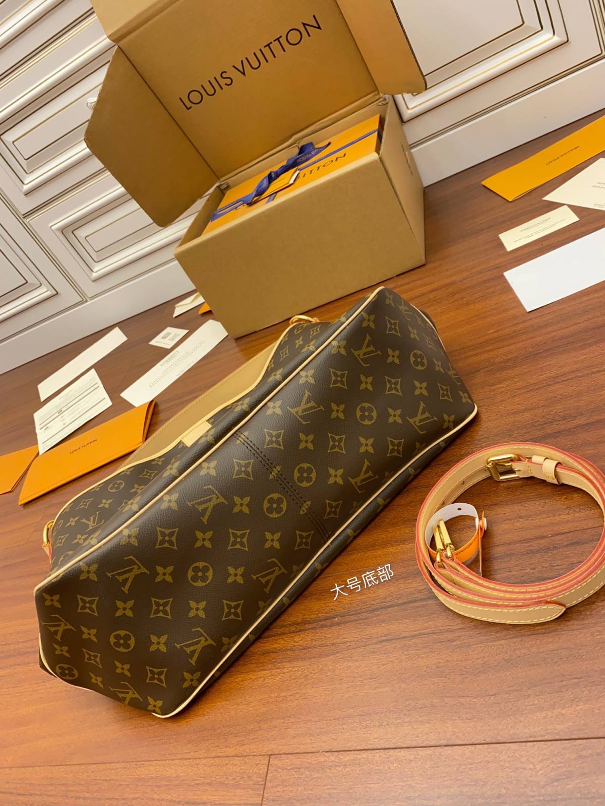 Ellebag’s Expert Replication: Louis Vuitton GRACEFUL Bag (M40353) in Monogram-Yakanakisa Hunhu Fake Louis Vuitton Bag Online Store, Replica dhizaini bag ru