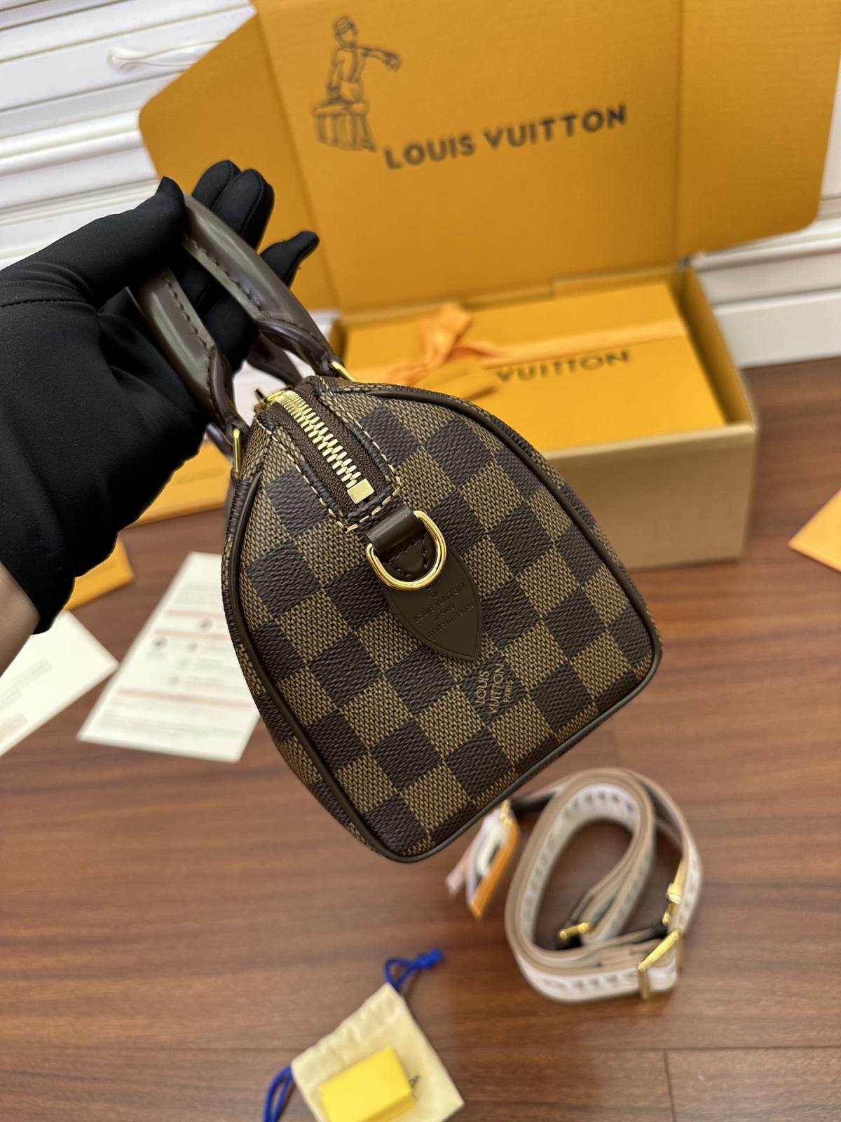 Ellebag’s Expert Replication: Louis Vuitton Speedy Bandoulière 20 Handbag (M40489)-Best Quality Replica designer Bag factory in China